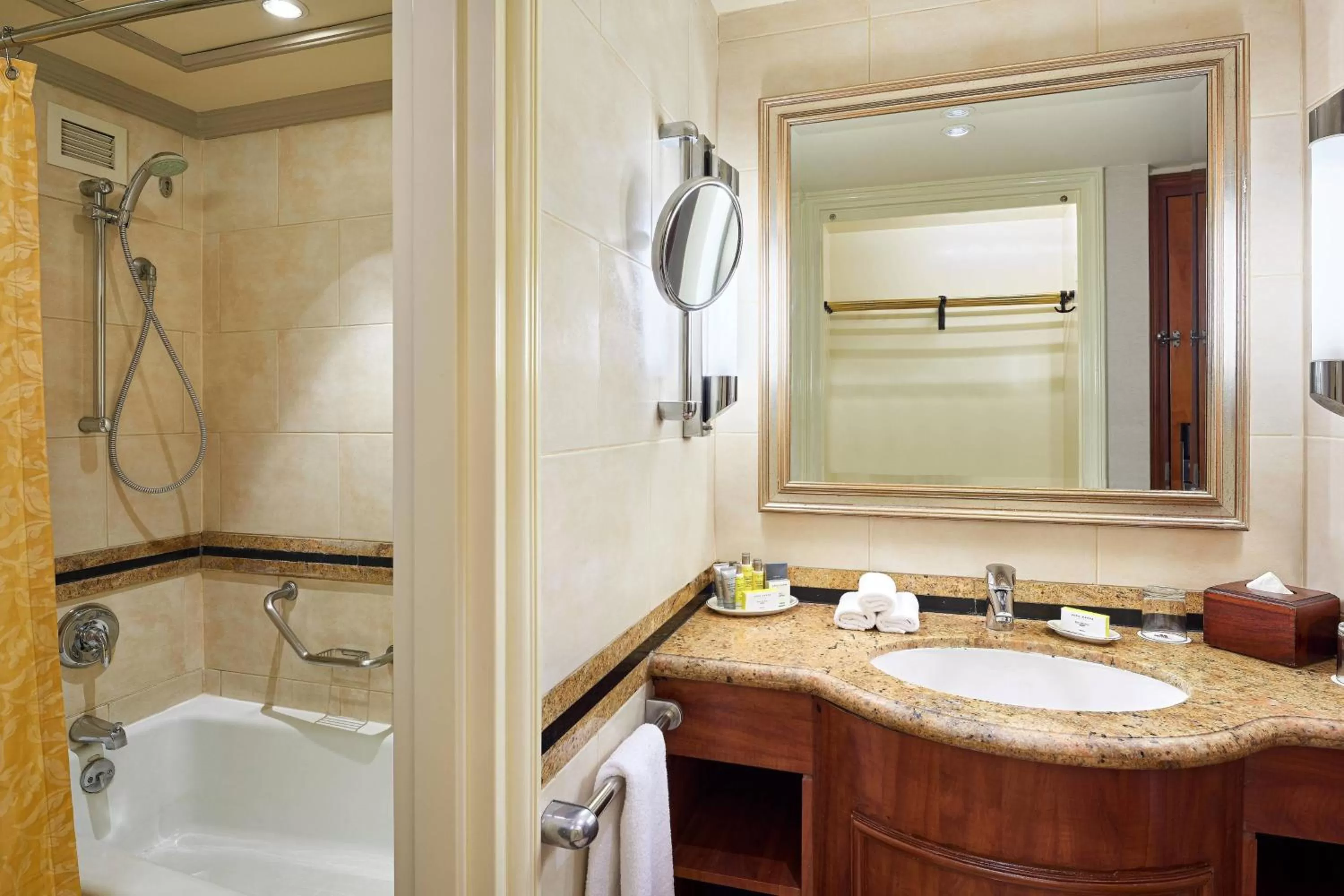 Bathroom in Cairo Marriott Hotel