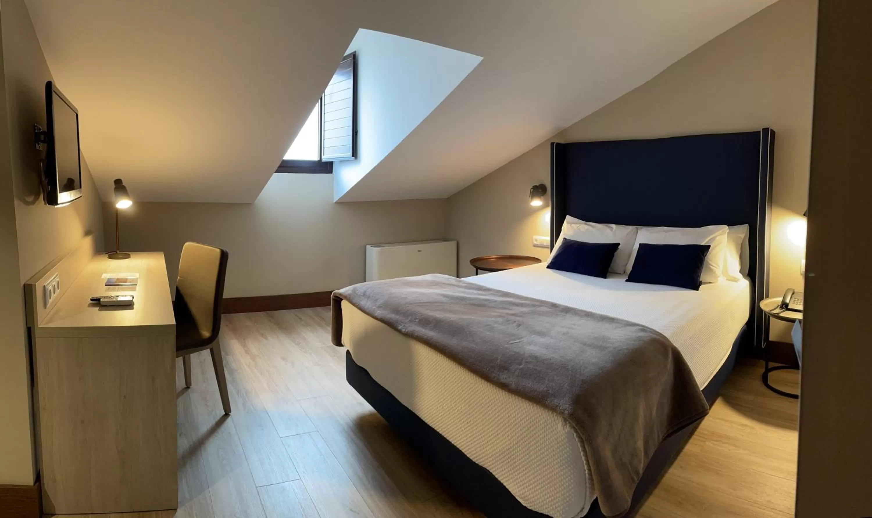 Bedroom, Bed in Hotel Maria Cristina