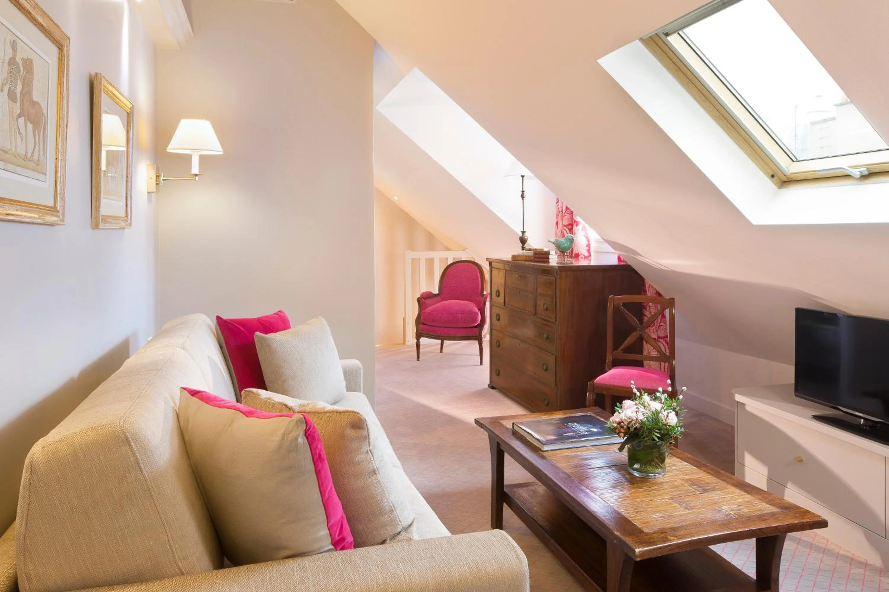 Day in Le Relais Saint Honoré