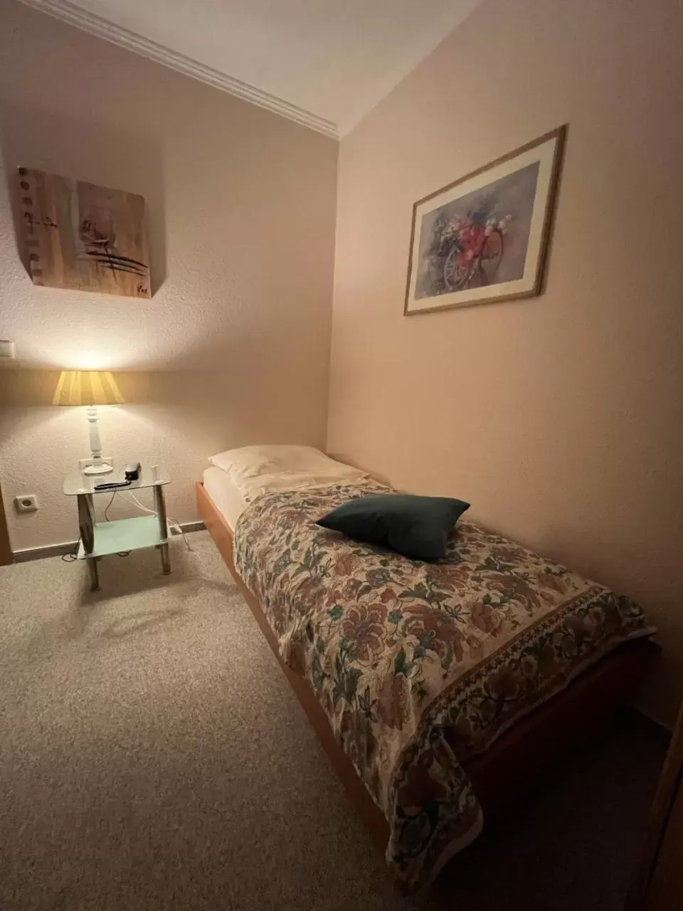 Small Single Room in Hotel Exquisit Small Single Room in Hotel Exquisit