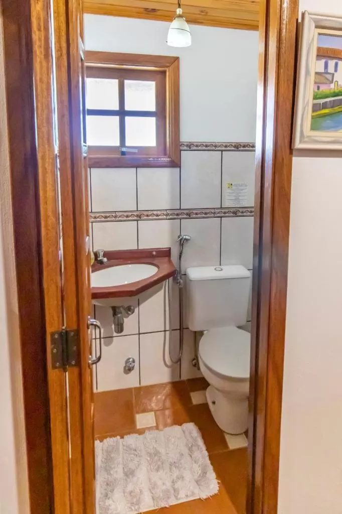 Toilet, Bathroom in Pousada Ricanto Amore Mio