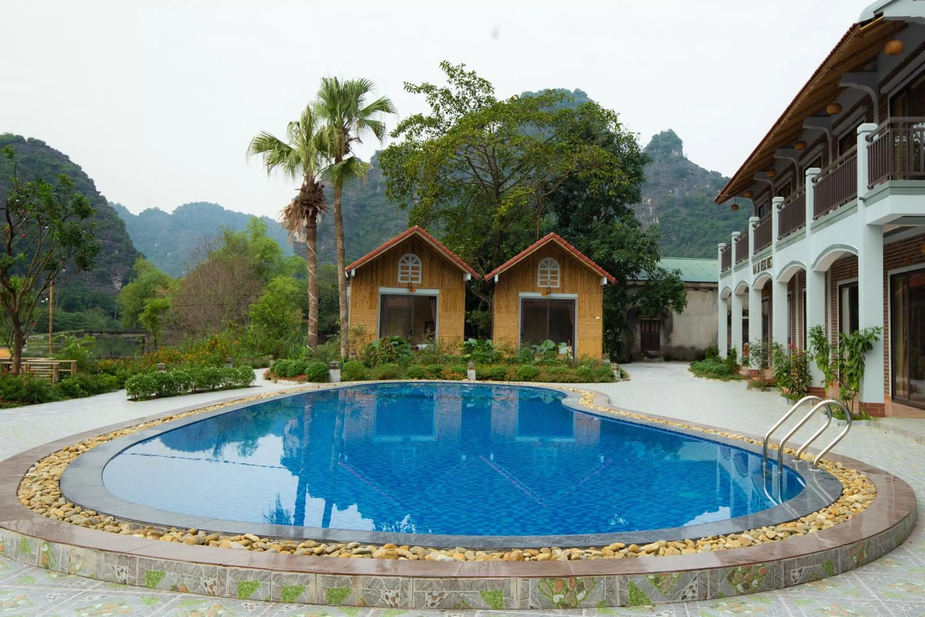Swimming Pool in HoangLong Riverside Homestay