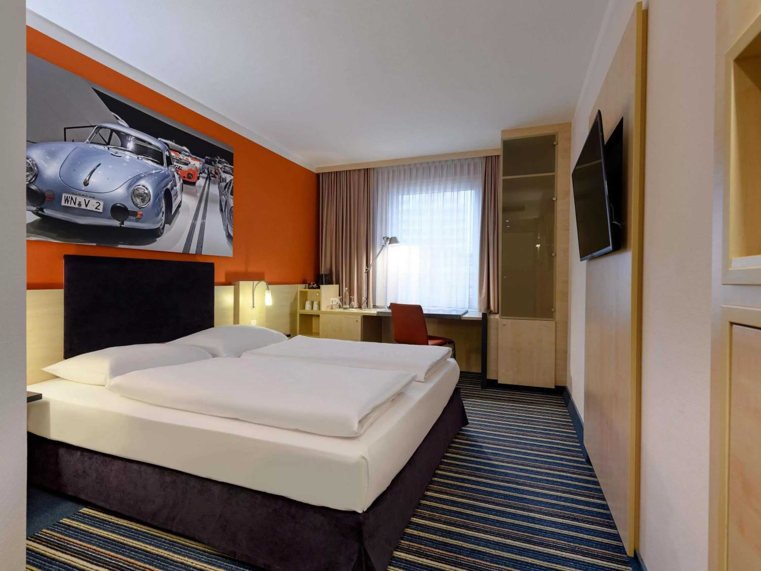 Photo of the whole room, Bed in Mercure Stuttgart City Center