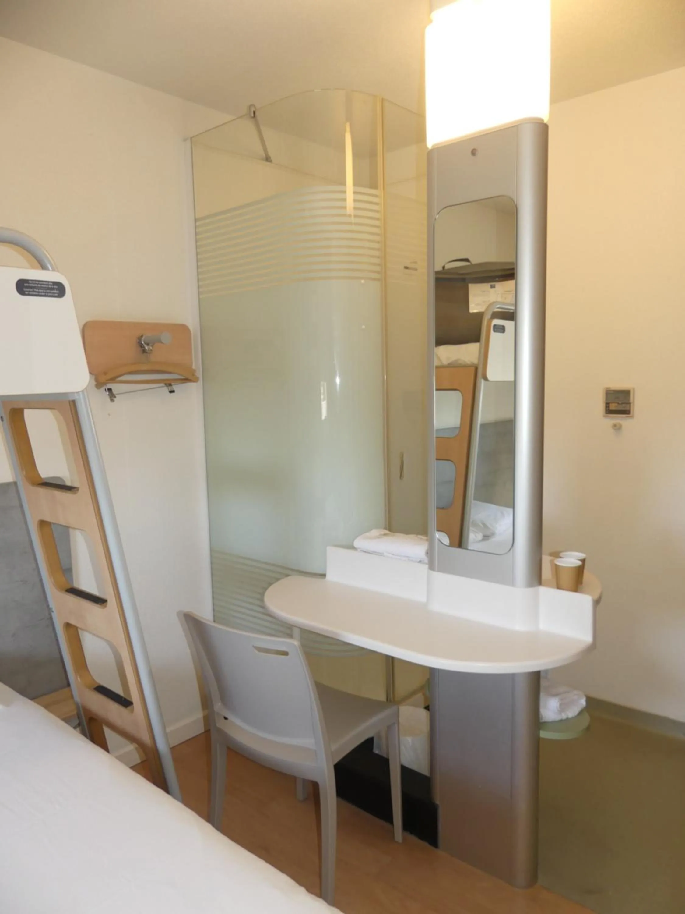 Bathroom, Bed in ibis budget Istres Trigance