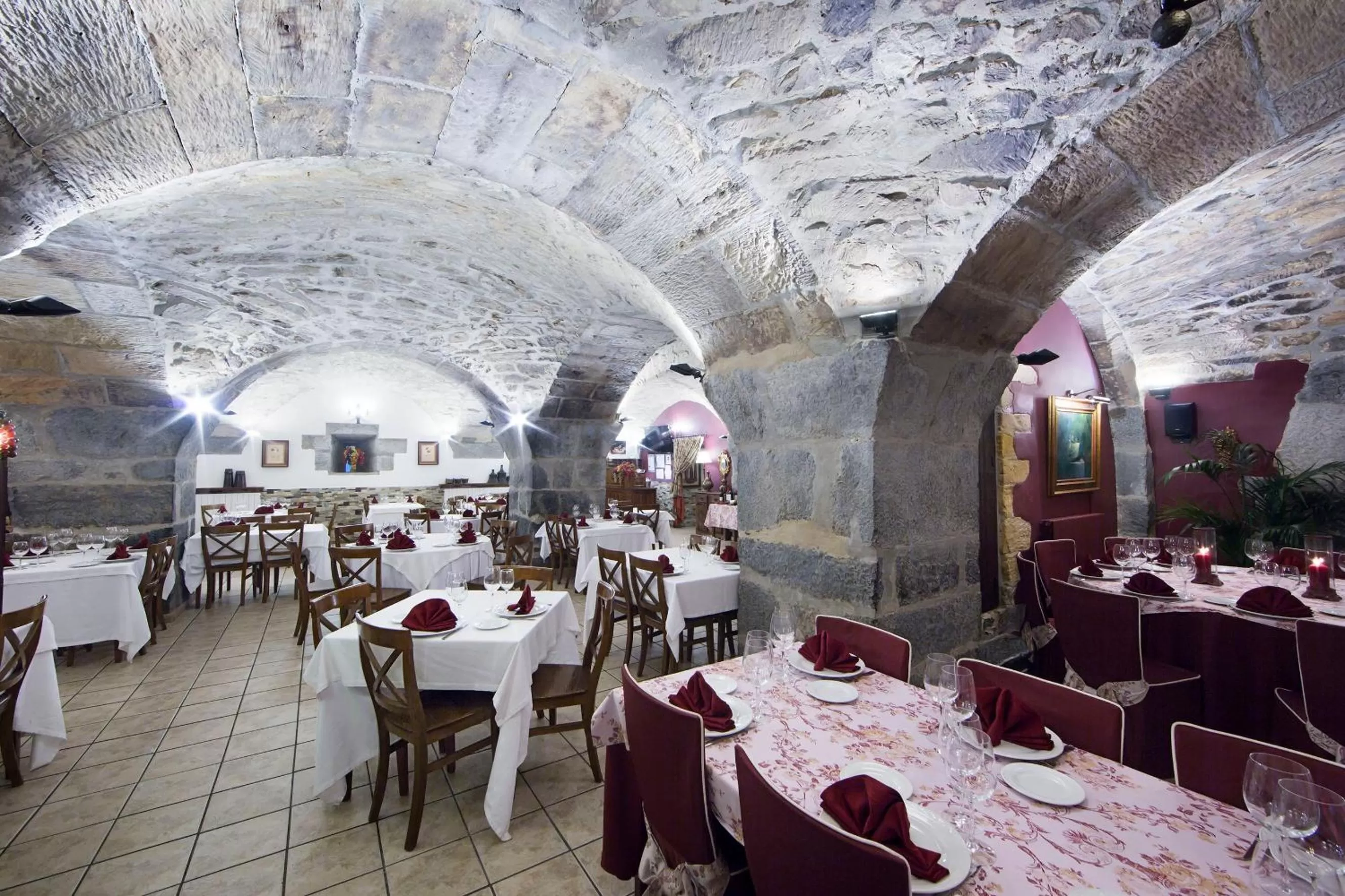 Restaurant/places to eat in Hotel Larrañaga