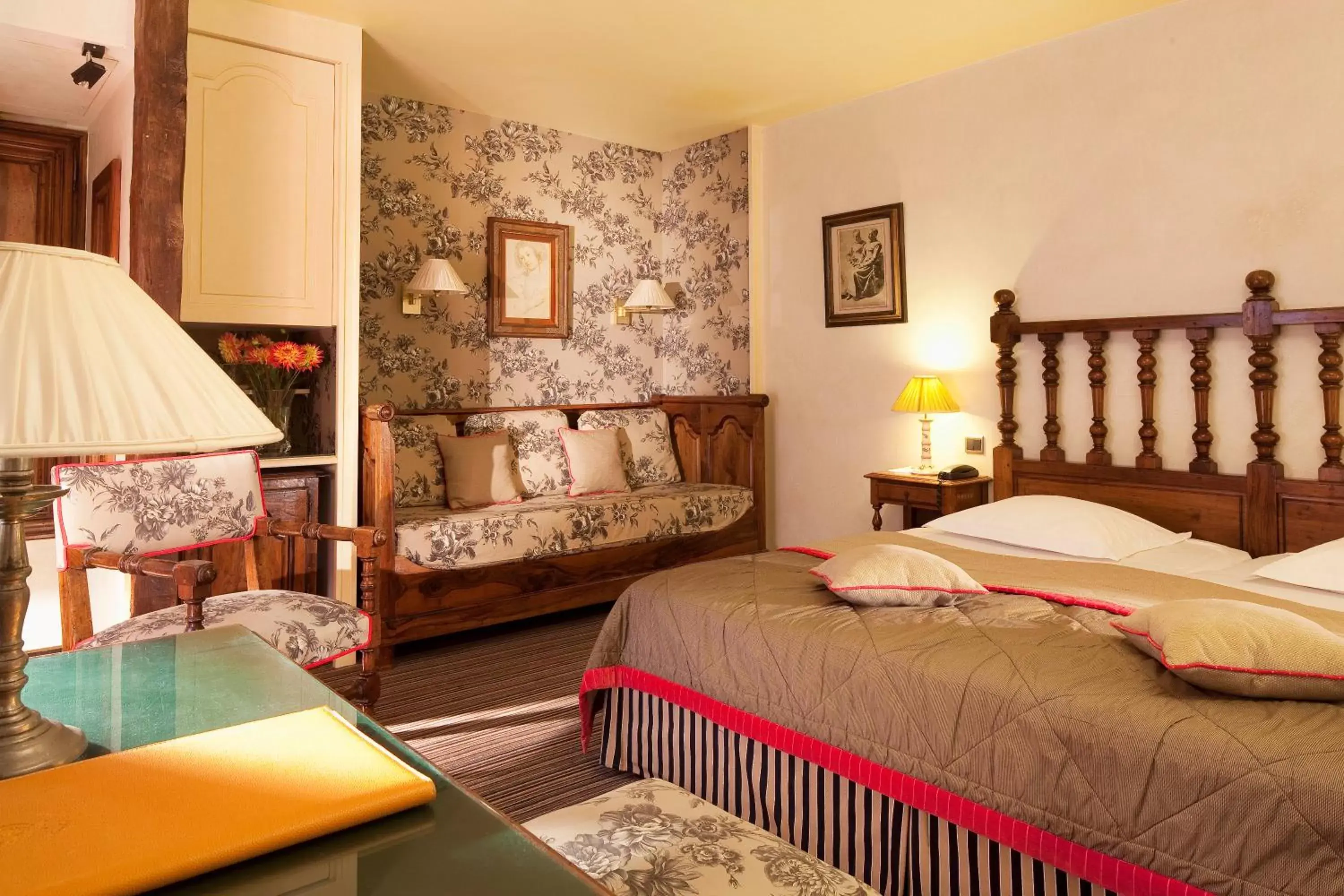 Deluxe Room in Hotel Left Bank Saint Germain Deluxe Room in Hotel Left Bank Saint Germain