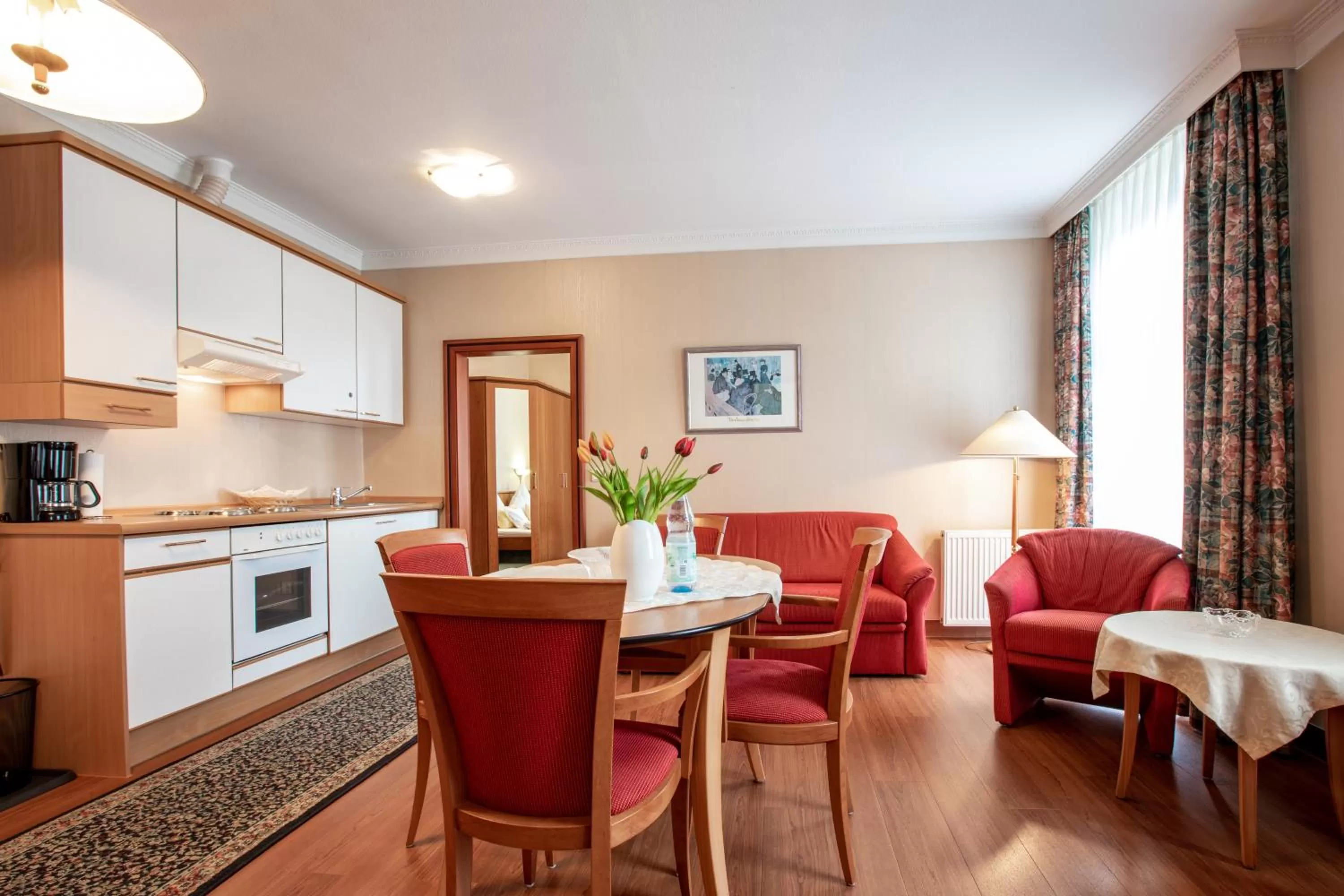 Kitchen or kitchenette, Dining Area in Aparthotel Hohenzollern