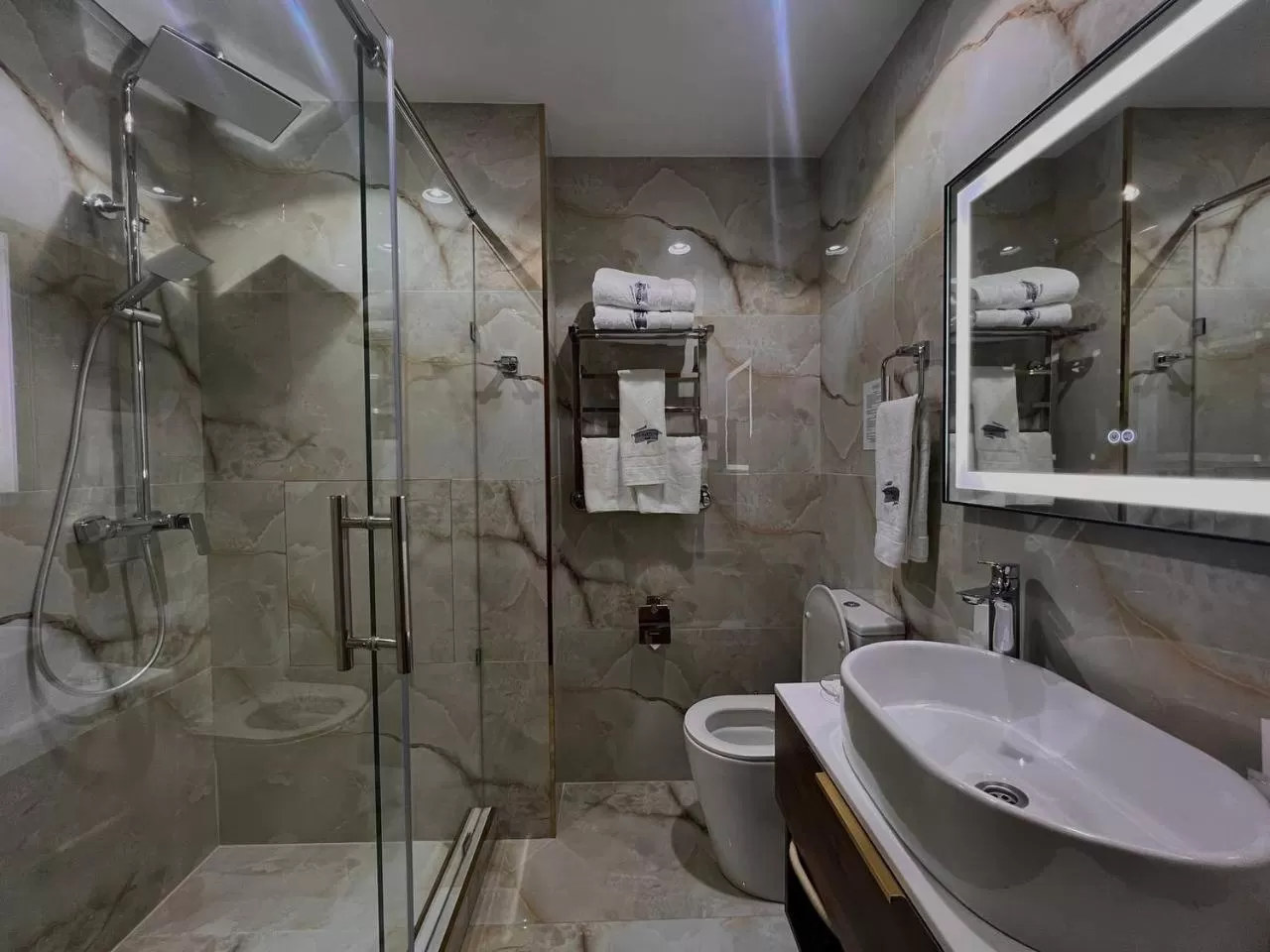 Shower in MedinaTown