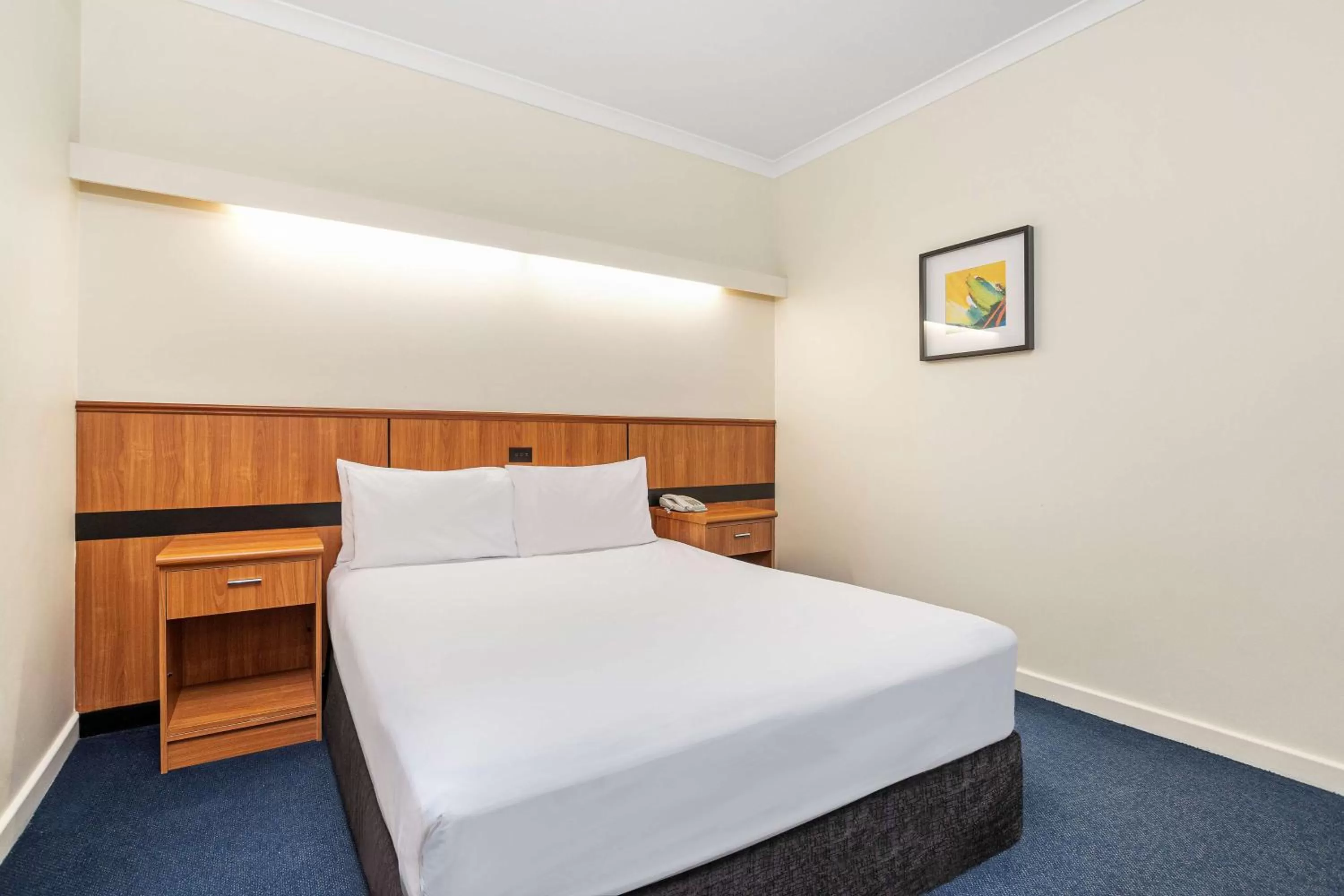 Standard Queen Room in Metro Hotel Perth City