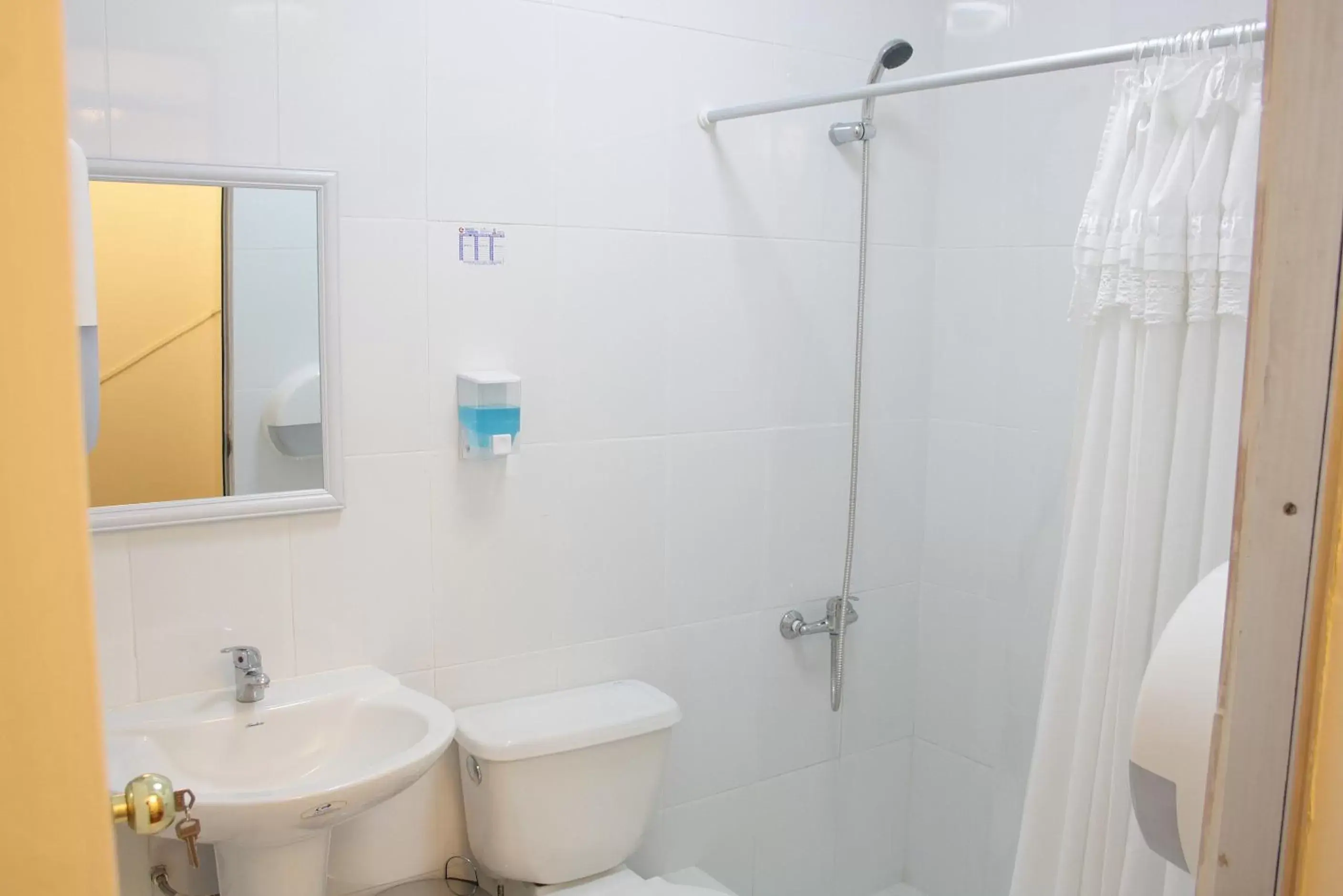 Standard Twin Room with Shared Bathroom in Hotel Velero Centro Standard Twin Room with Shared Bathroom in Hotel Velero Centro