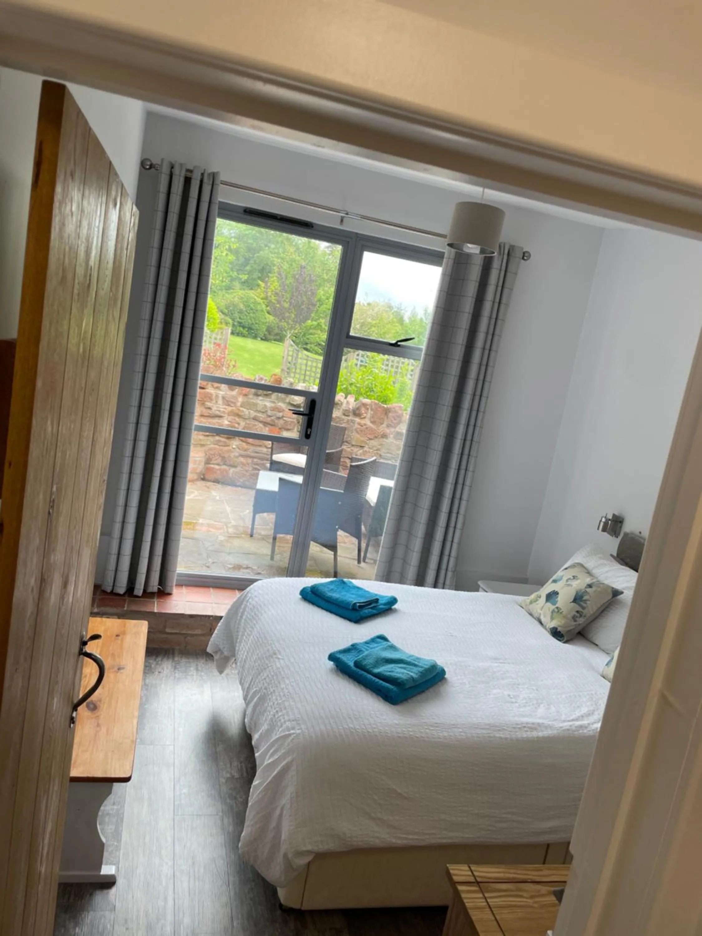 Bedroom, Bed in Pine Tree Lodge, Bridgnorth