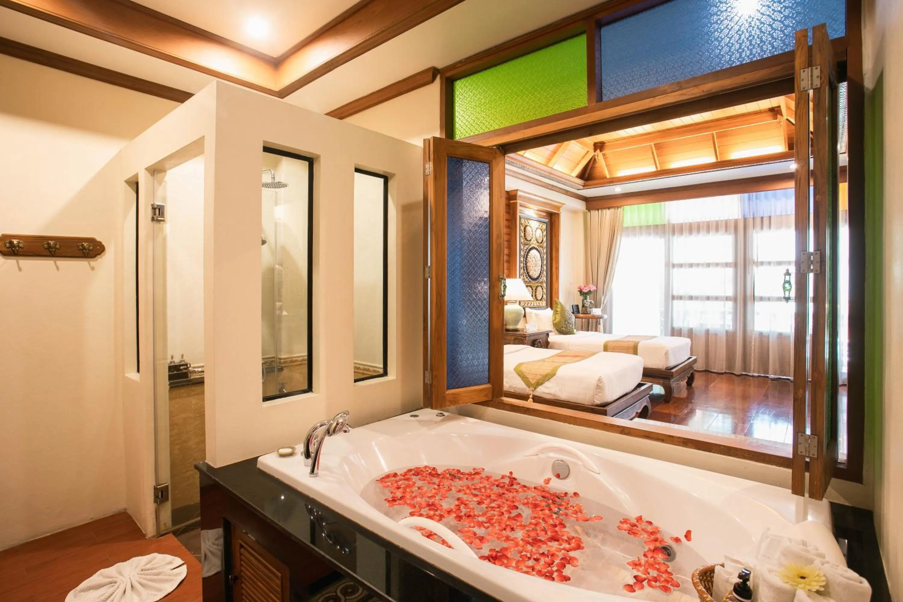 Bath, Bed in Pingviman Hotel