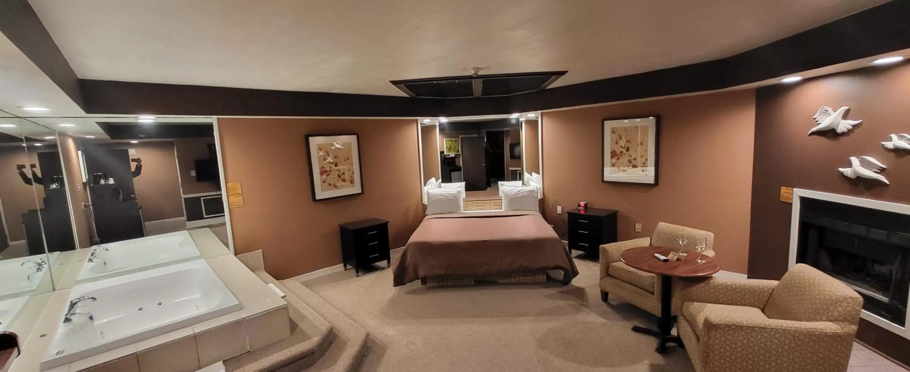 Bathroom, Bed in Inn of the Dove Harrisburg-Hershey Romantic Suites