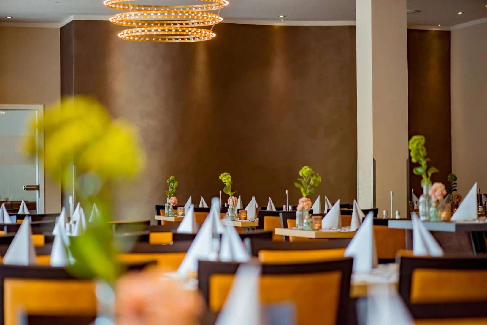 Restaurant/places to eat in Caravelle Hotel im Park