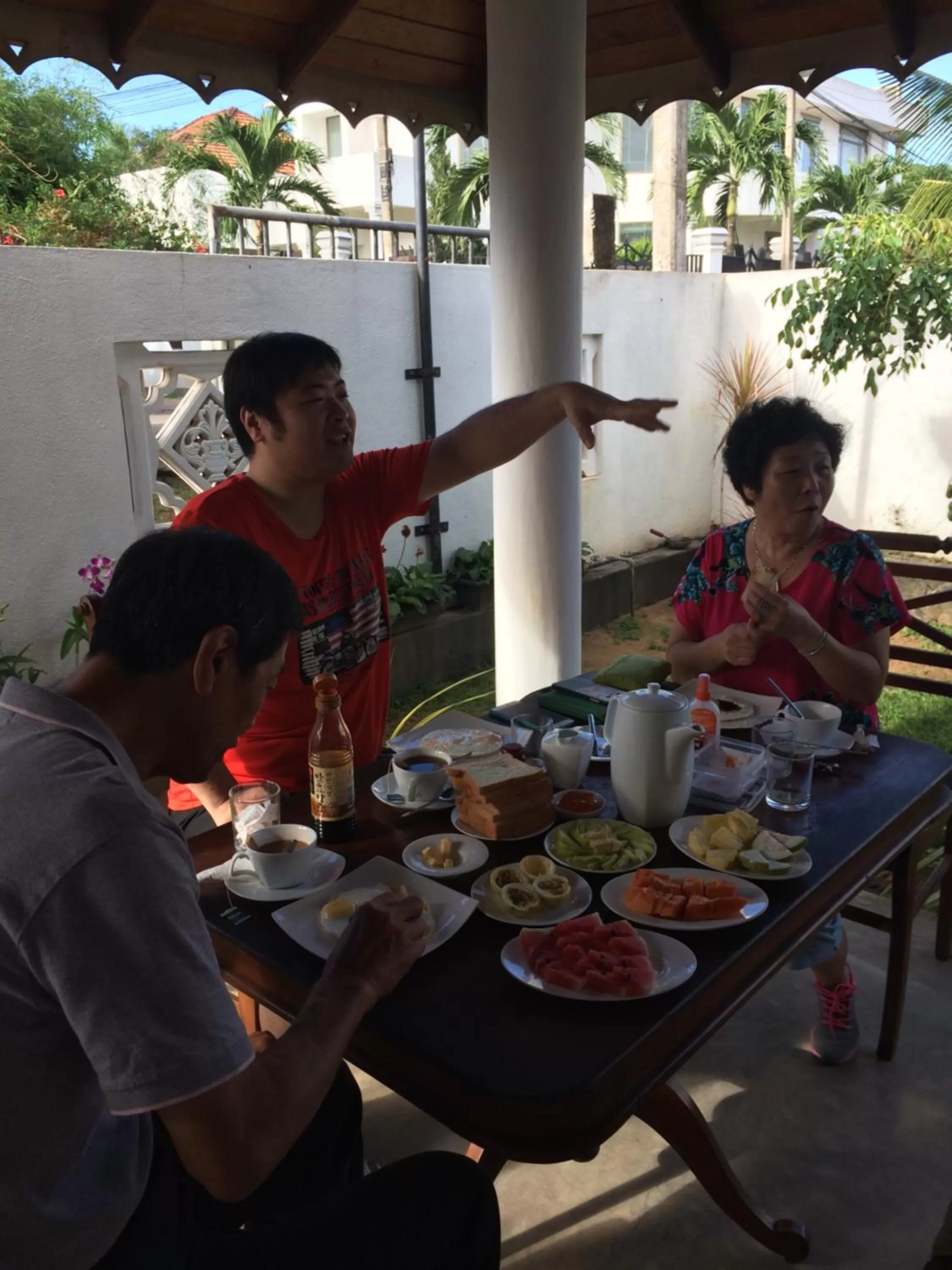 People in Sunrise Palace Negombo