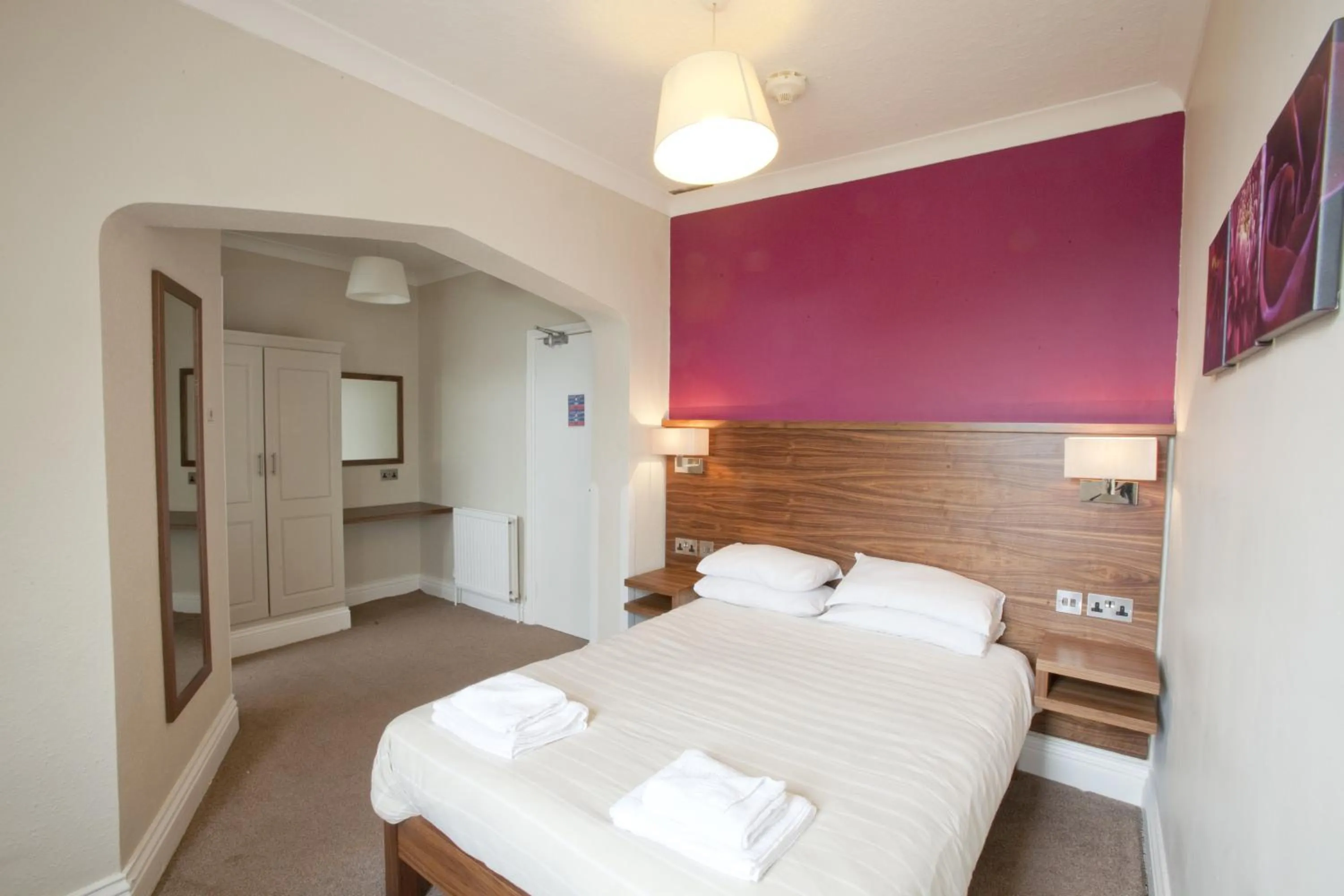 Bedroom, Bed in Wheatlands Lodge Hotel