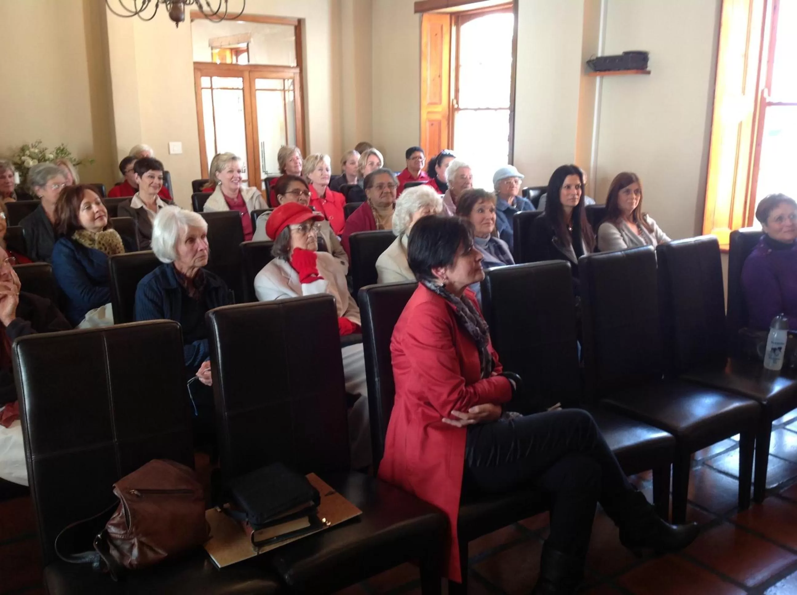 Business facilities in De Hoek Manor