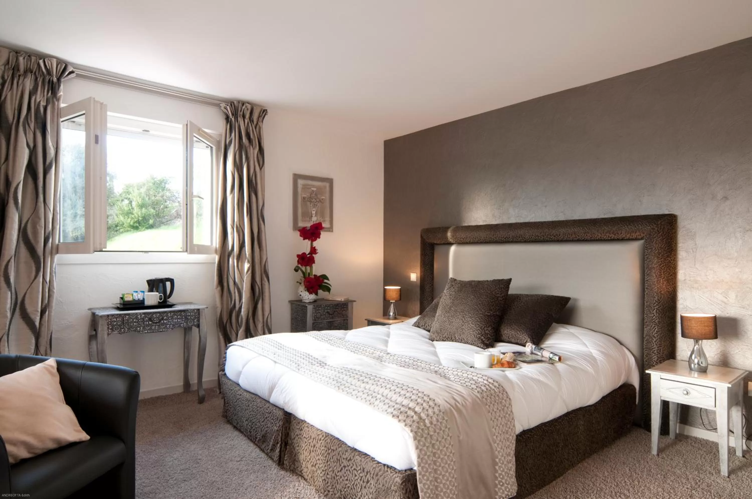 Photo of the whole room, Bed in Les Bastides Saint Paul