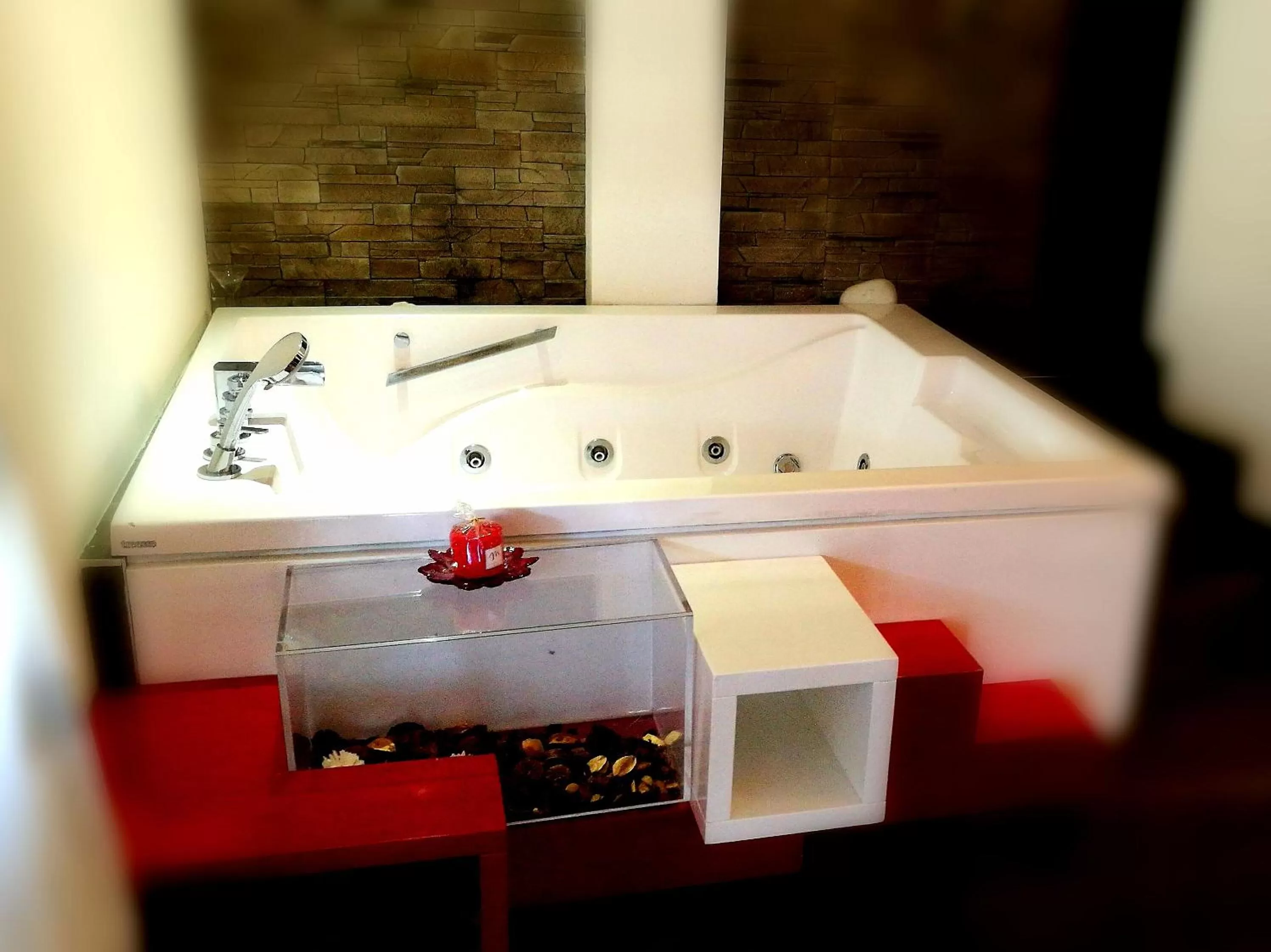 Hot Tub in Caos Calmo