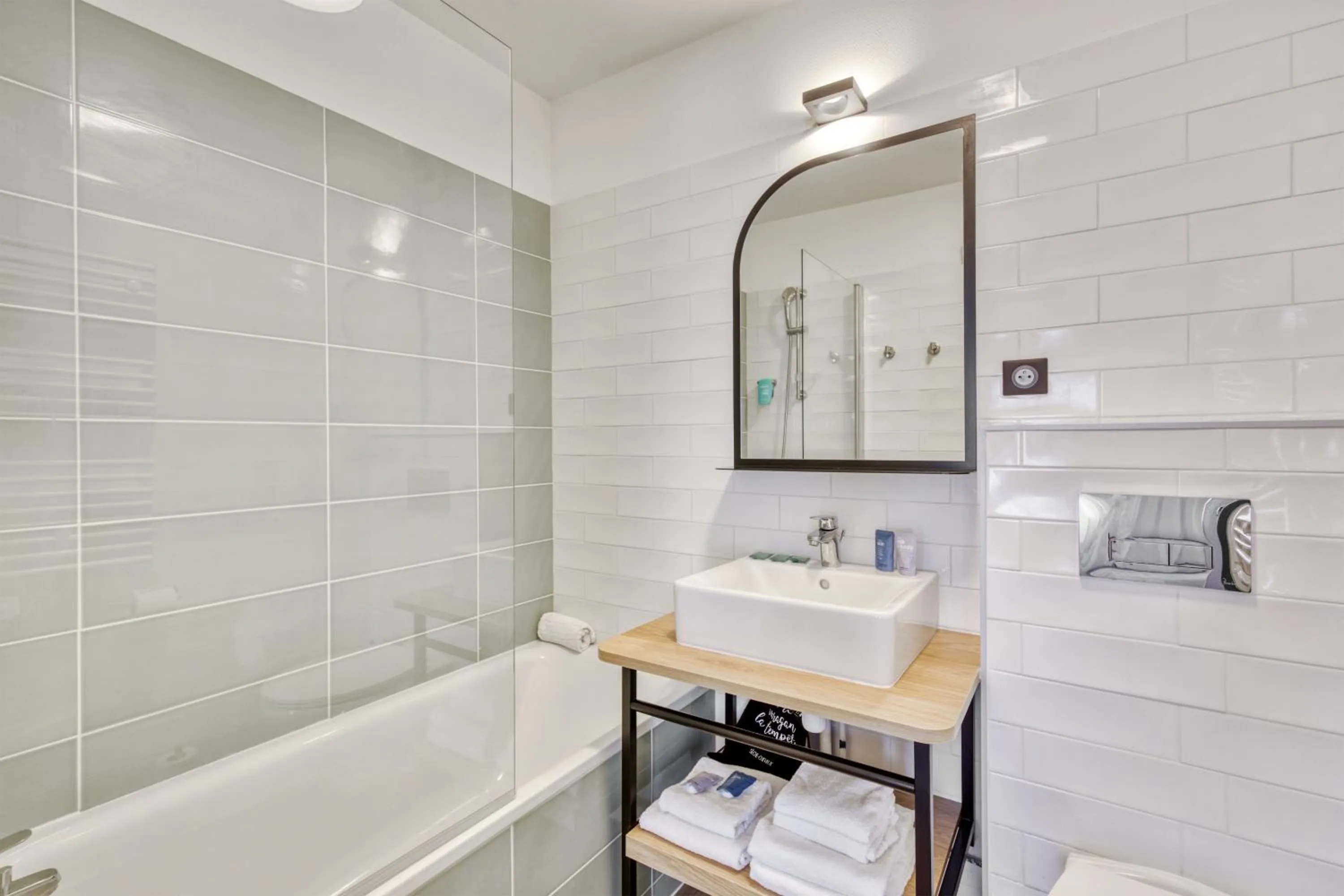 Bathroom in Appart'City Confort Paris Clichy - Mairie