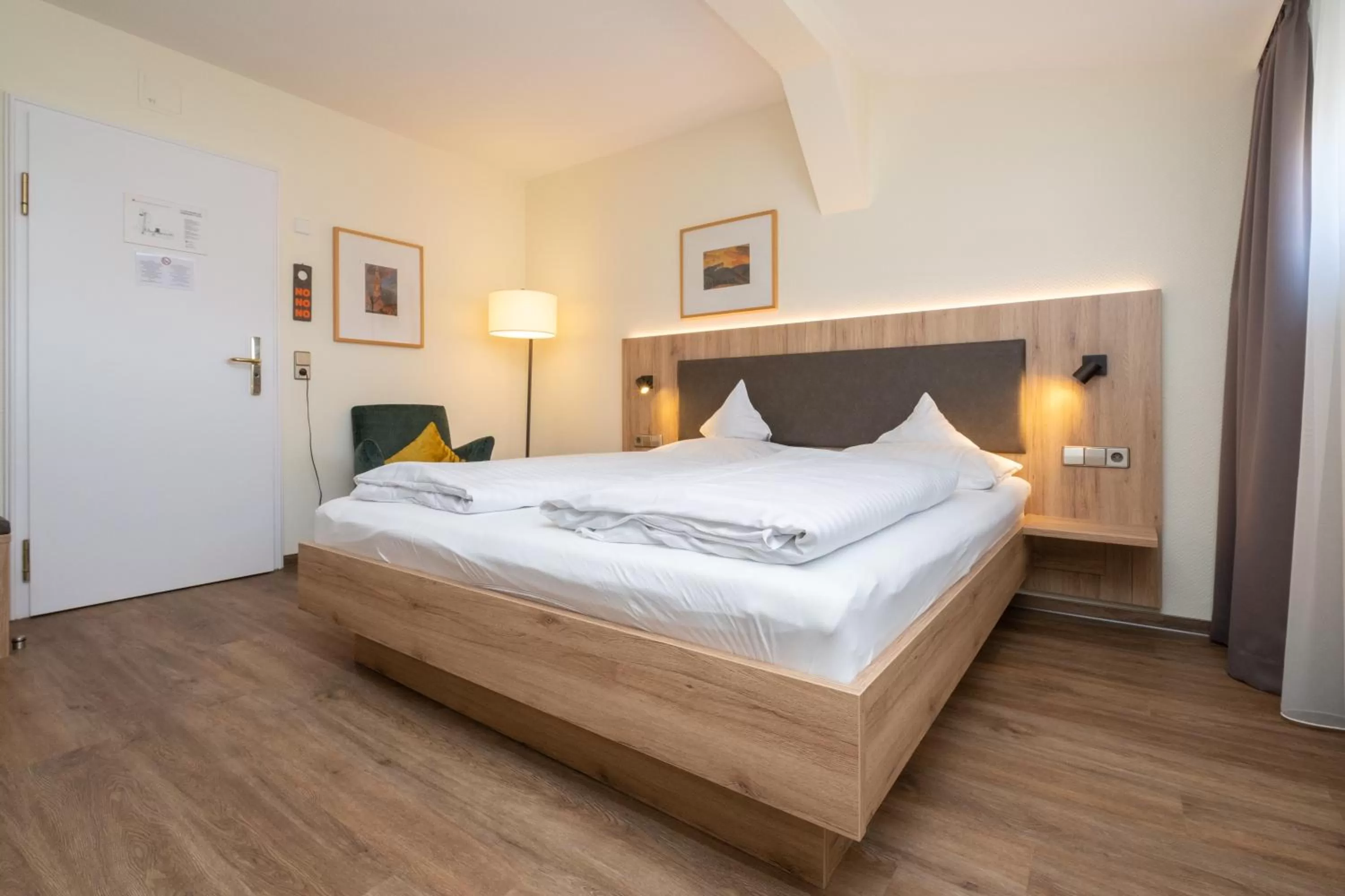 Photo of the whole room, Bed in Hotel Niedersächsischer Hof