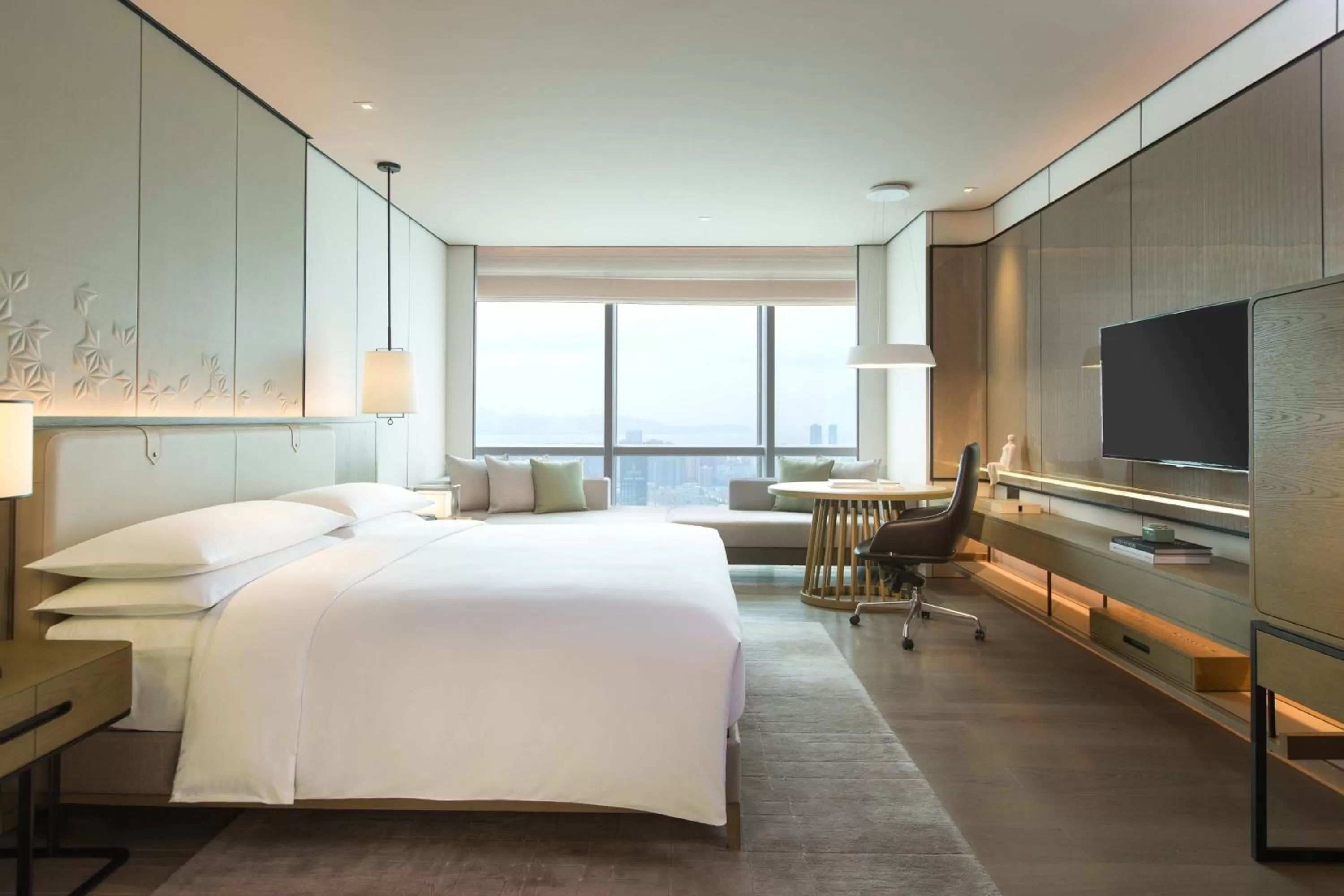 Photo of the whole room, Bed in Shenzhen Marriott Hotel Nanshan