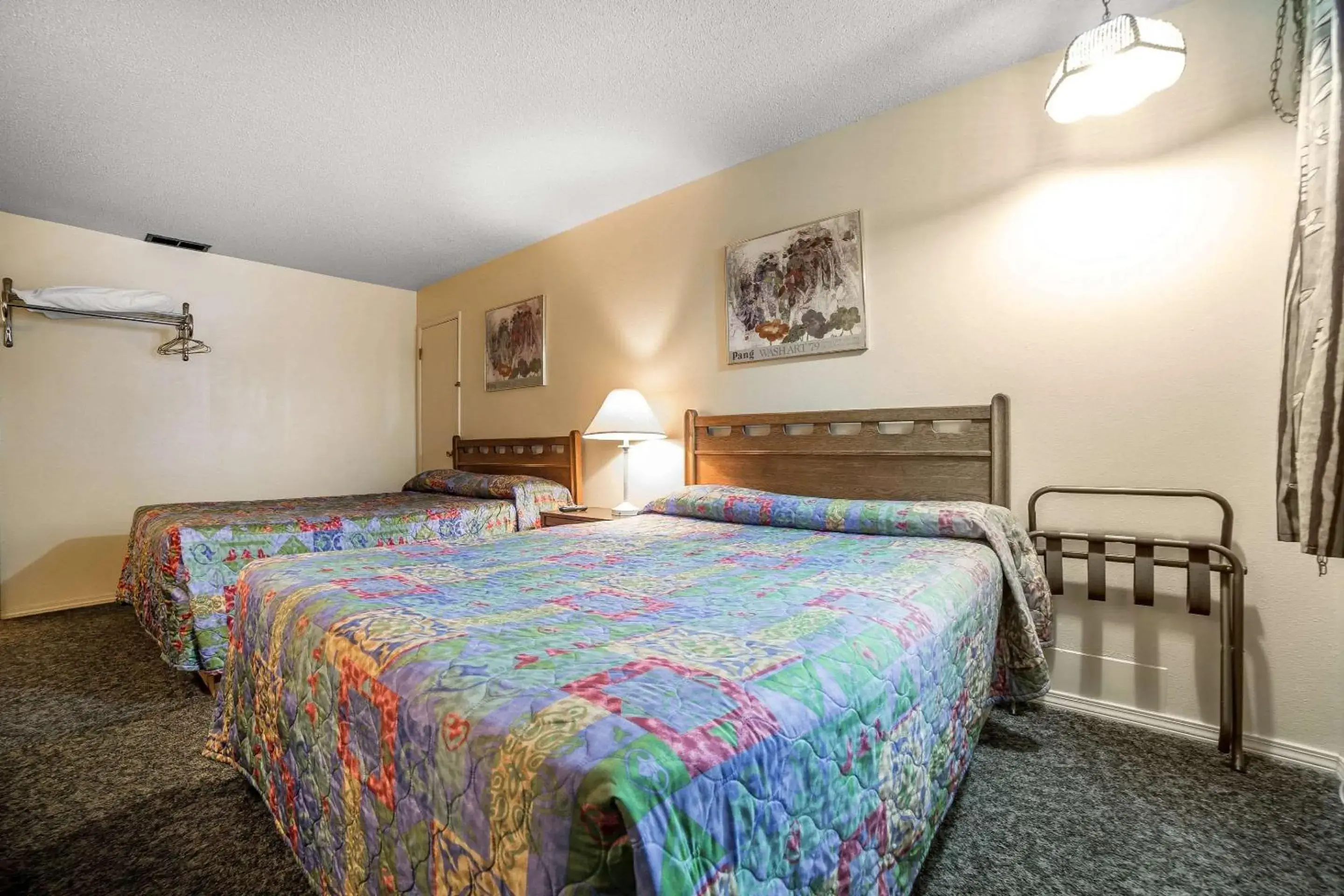 Queen Room with Two Queen Beds - Non-Smoking in Rodeway Inn La Grande Queen Room with Two Queen Beds - Non-Smoking in Rodeway Inn La Grande