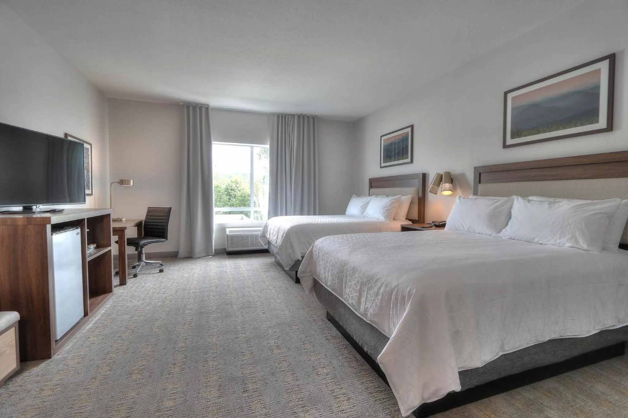 Photo of the whole room, Bed in Holiday Inn & Suites Pigeon Forge Convention Center by IHG