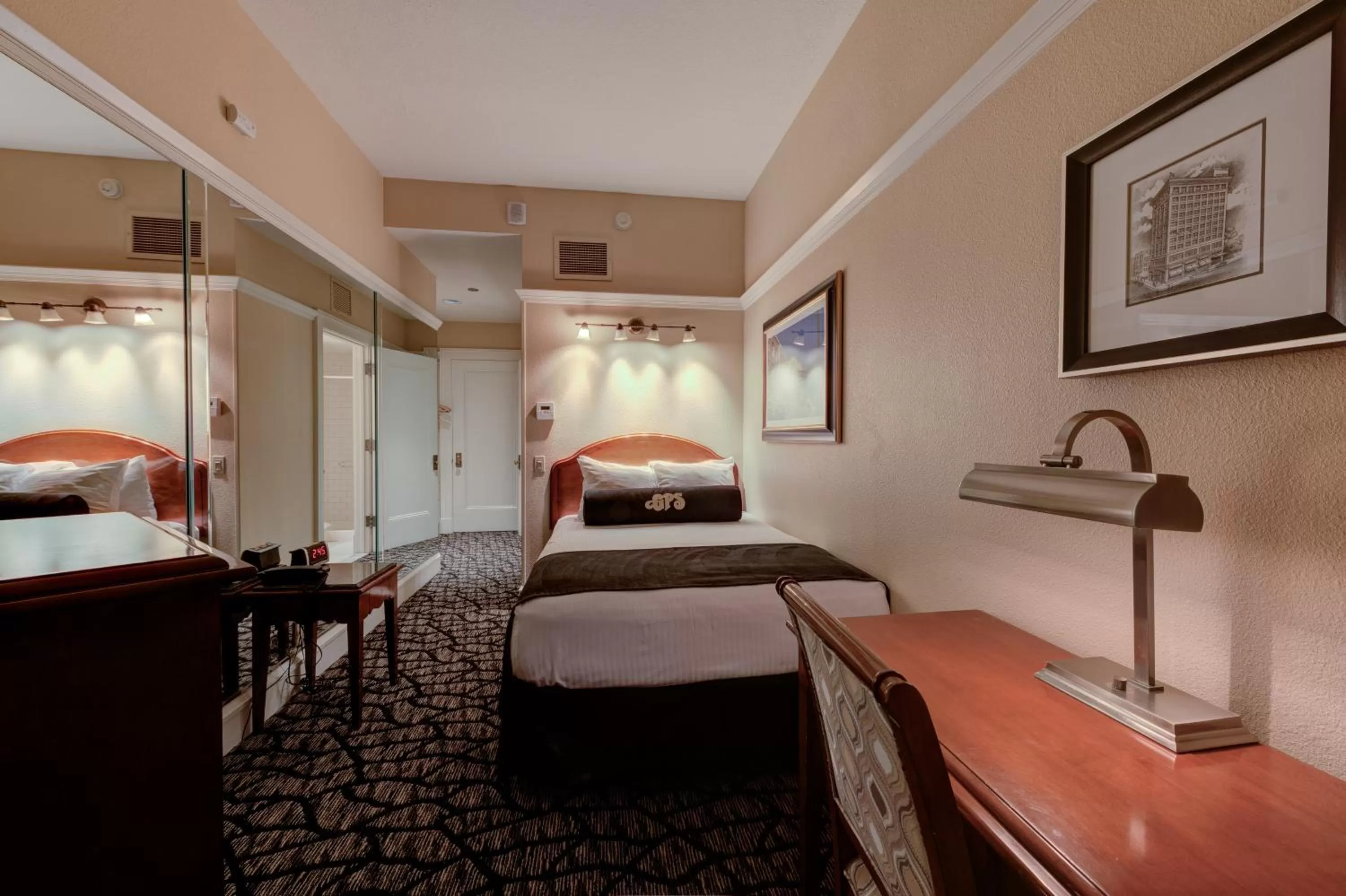 Bedroom, Bed in Gaslamp Plaza Suites