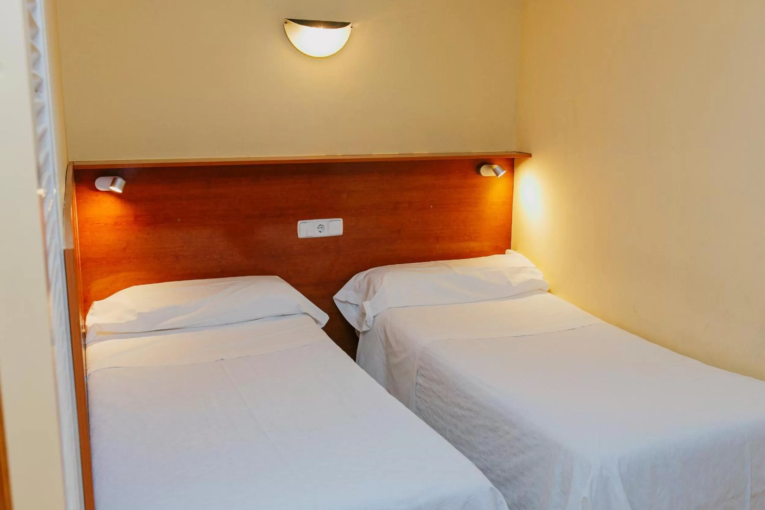 Bedroom, Bed in Aparthotel Bertrán