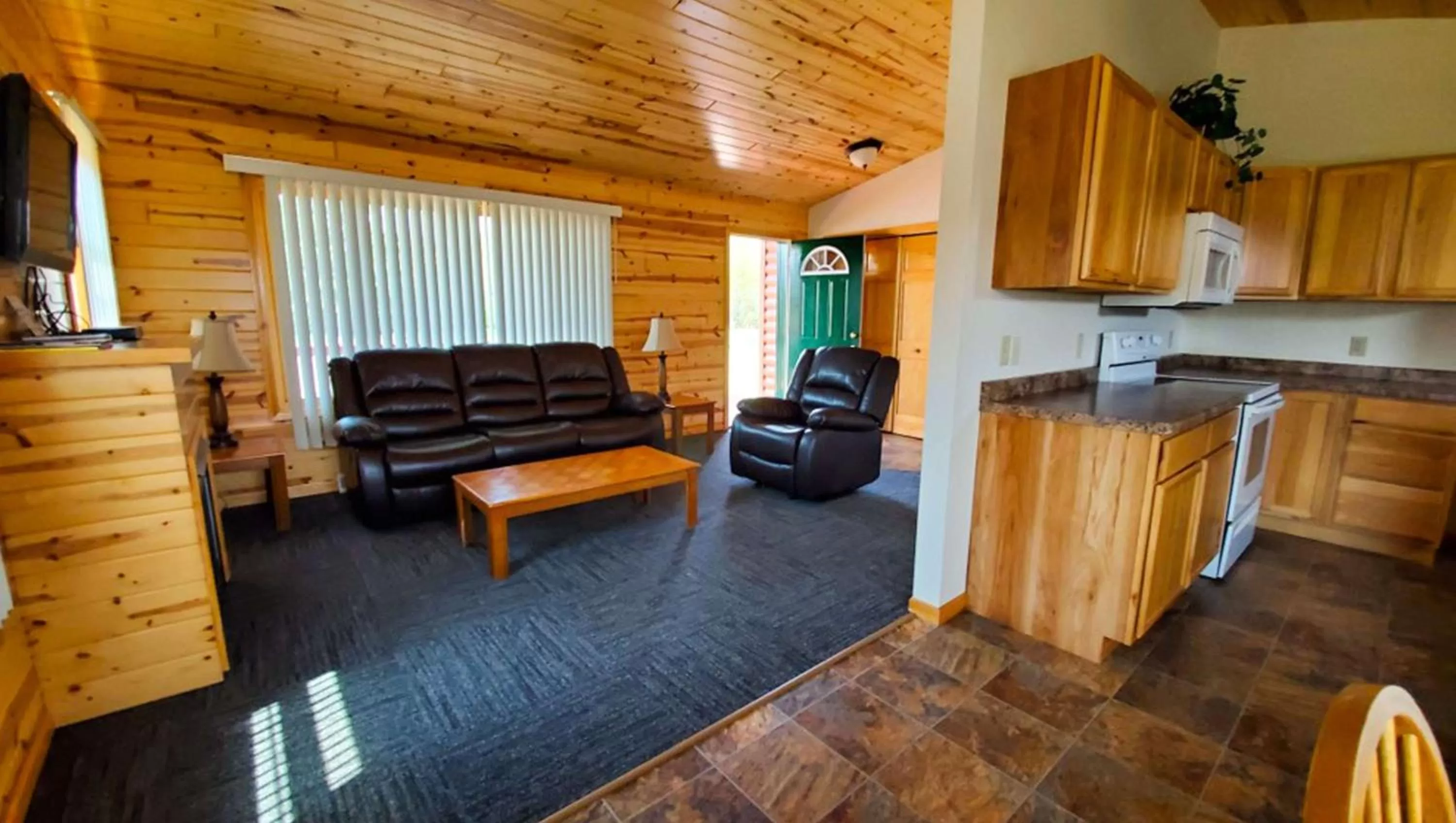 Photo of the whole room in Jasper Ridge Inn Ishpeming