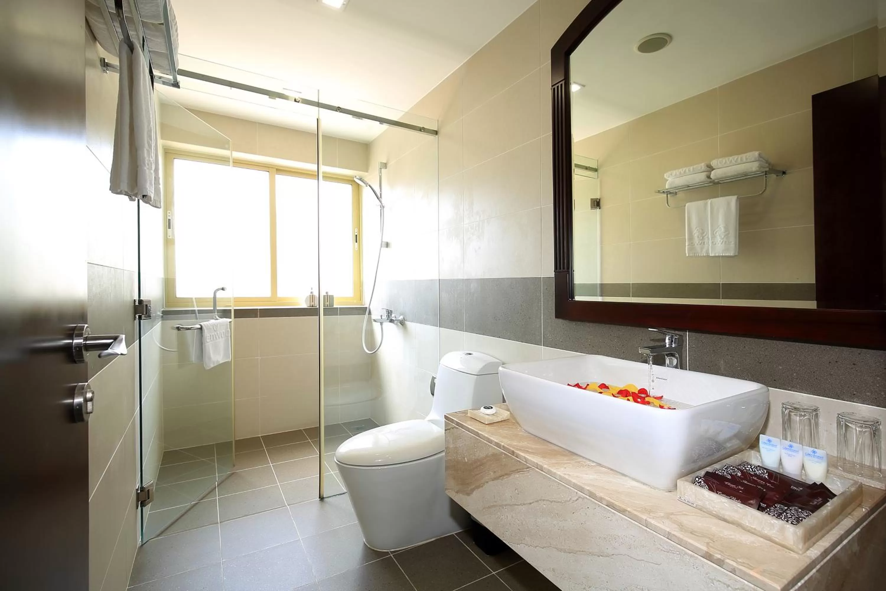 Toilet in Glenwood City Resort