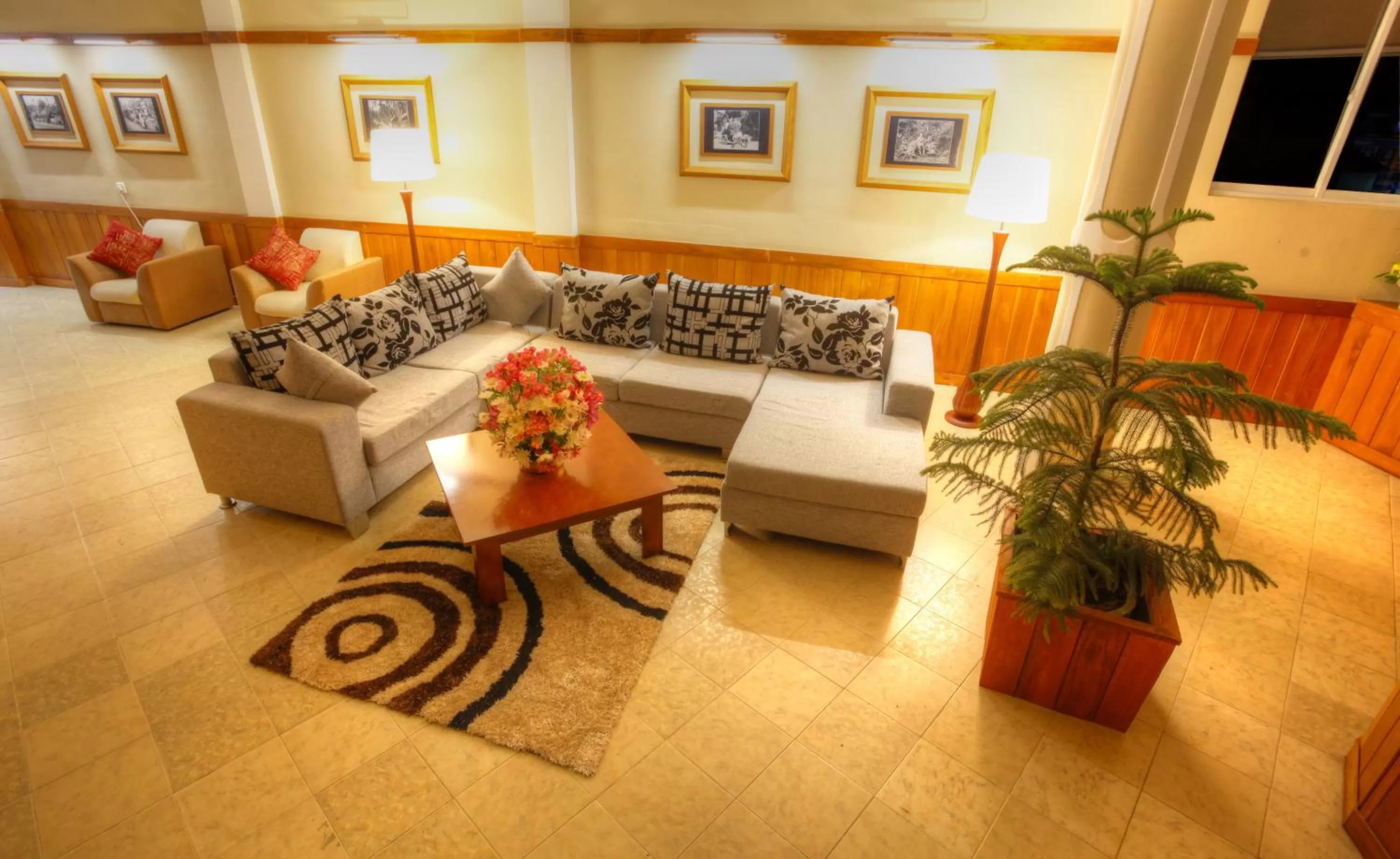 Lobby or reception in The Queensburry City Hotel