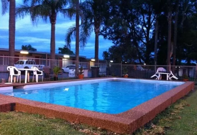 Swimming pool in Mayfield Motel