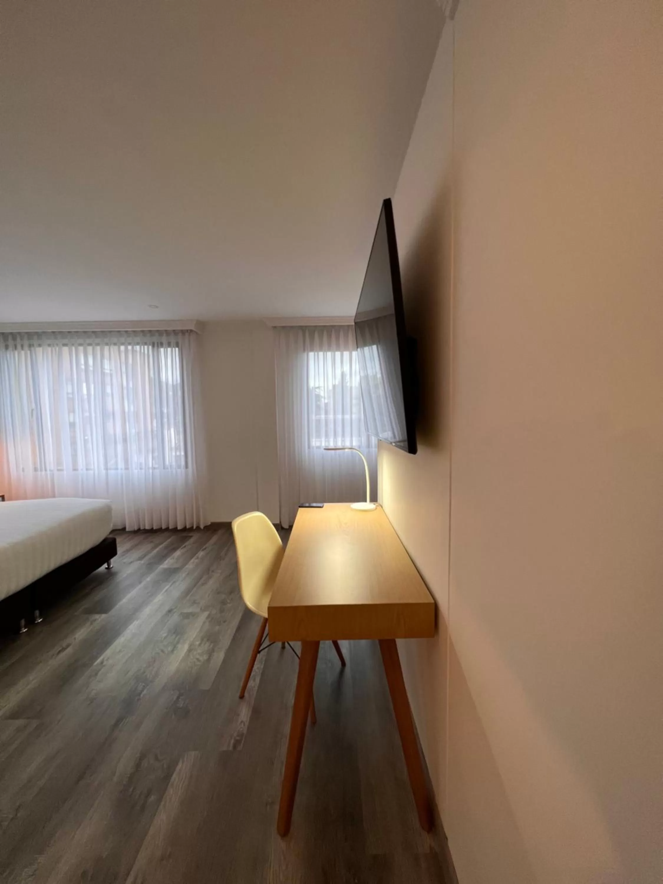 Seating area, TV/Entertainment Center in Suites 109 GH Usaquén