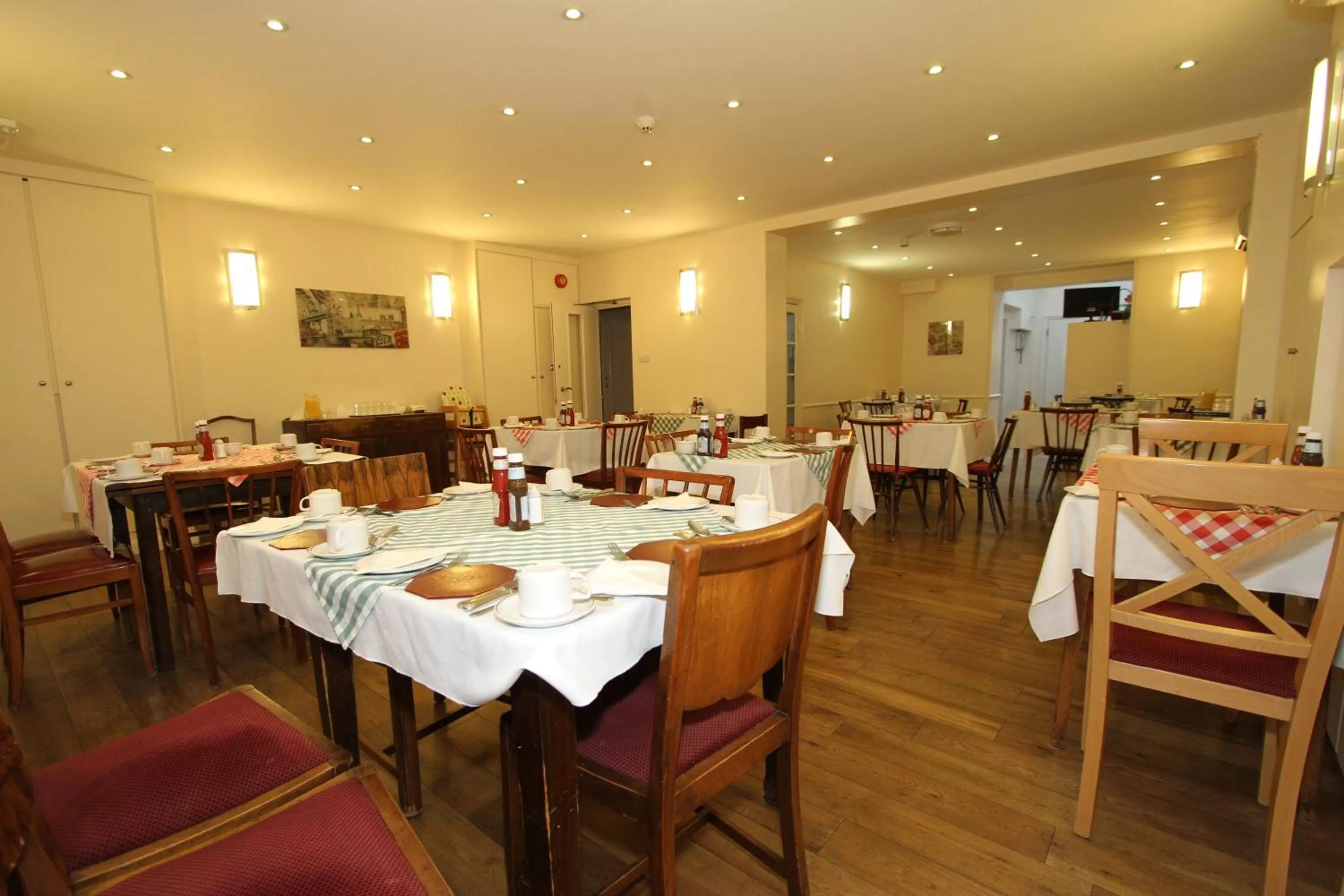 Restaurant/places to eat in Ridgemount Hotel