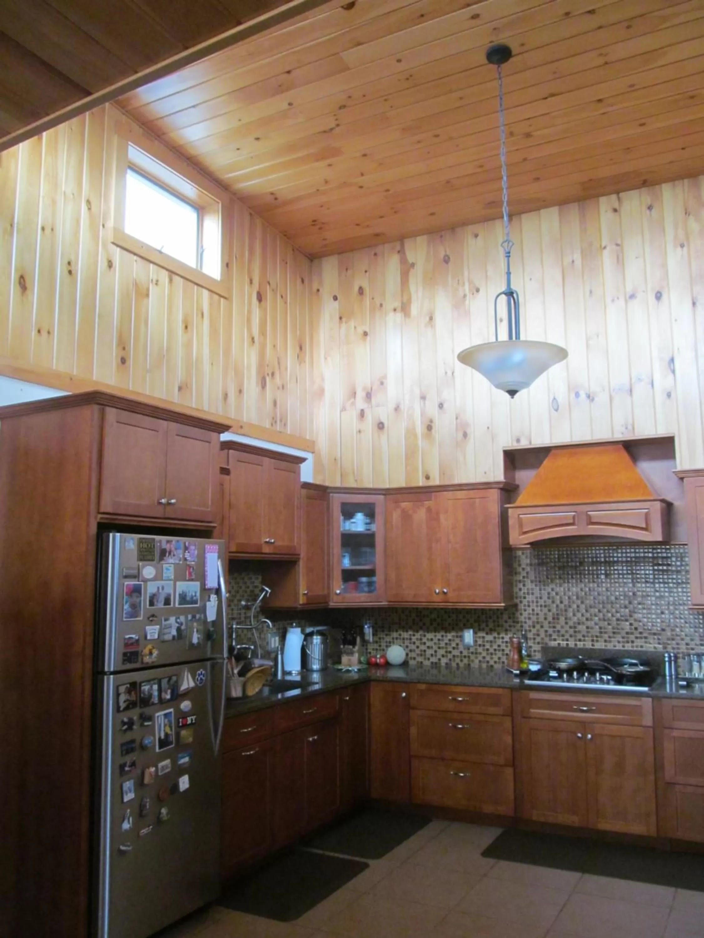 Kitchen or kitchenette in 13 Hills Bed & Breakfast