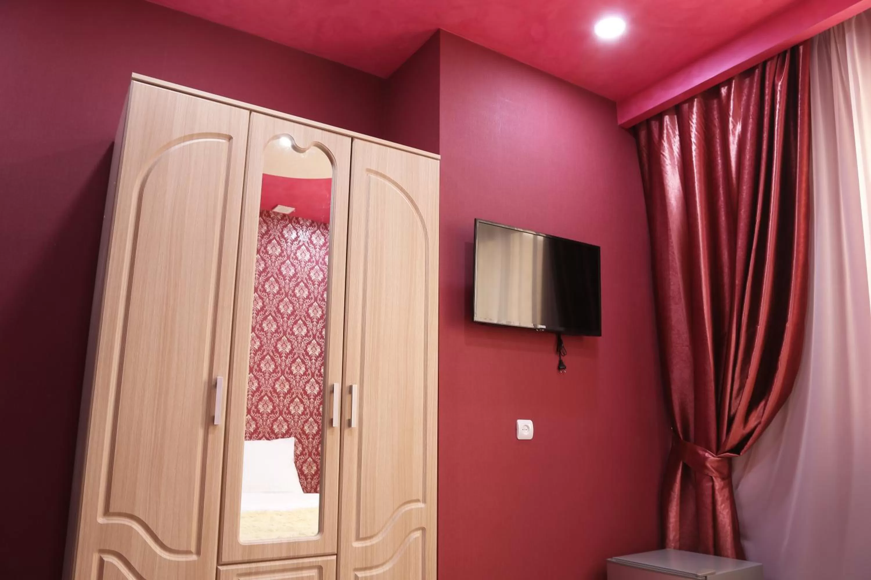 TV and multimedia, TV/Entertainment Center in Lovely Hotel in Centre