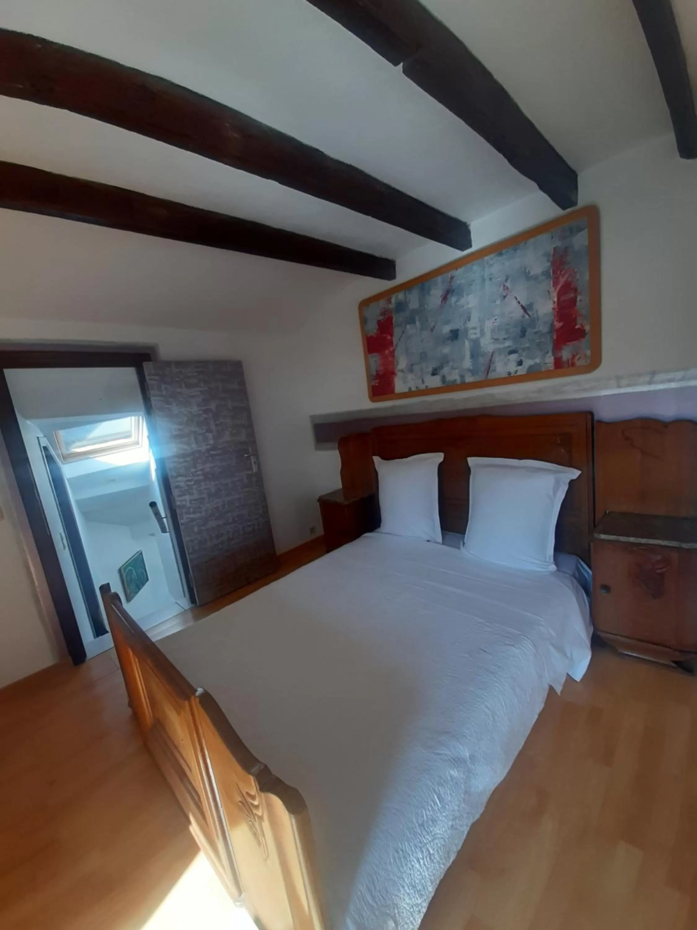 Bedroom, Bed in Golden Lion