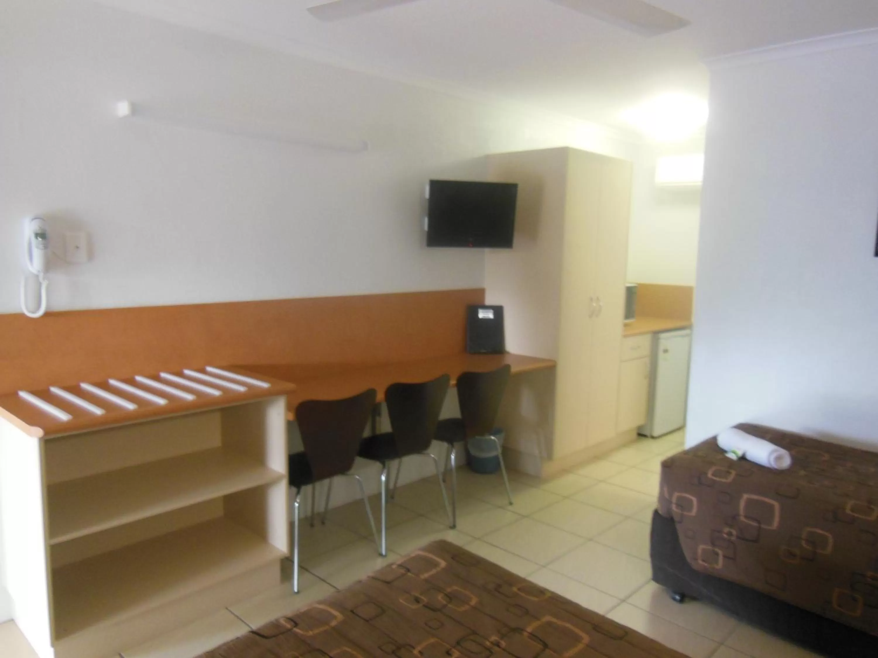 Kitchen or kitchenette in Country Road Motel