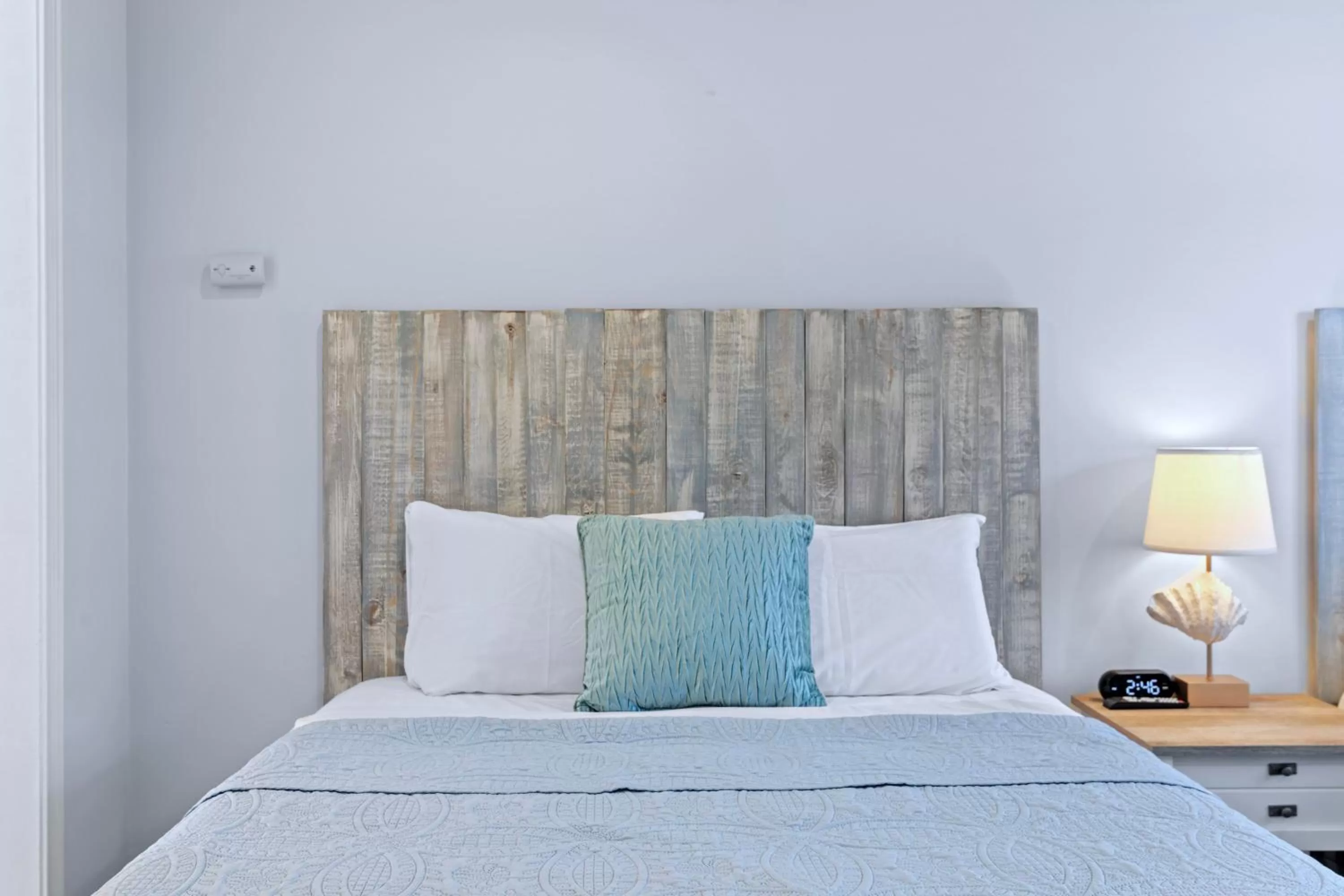 Bed in Ocean Lodge Santa Monica Beach Hotel