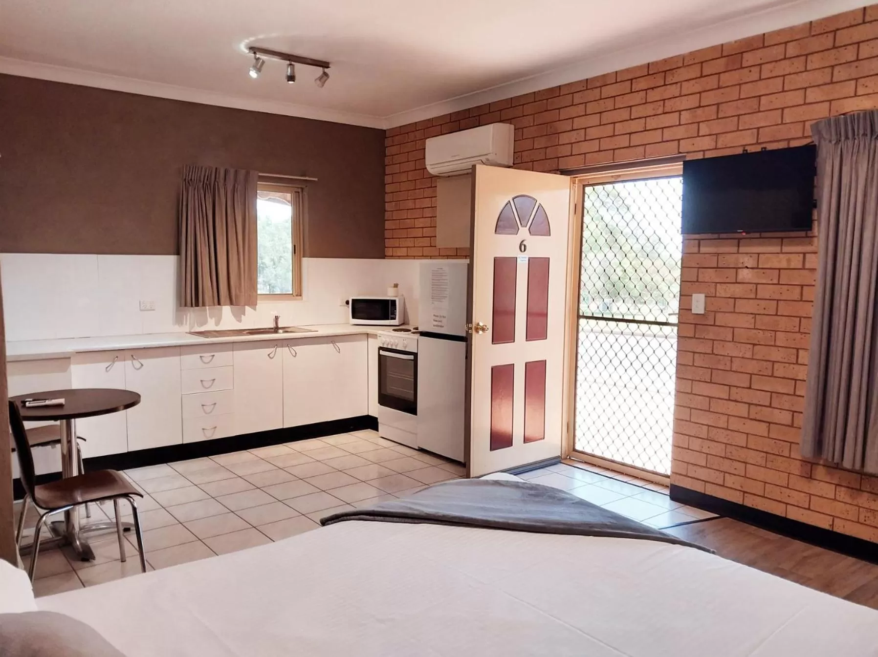 Photo of the whole room, Bed in Tallarook Motor Inn