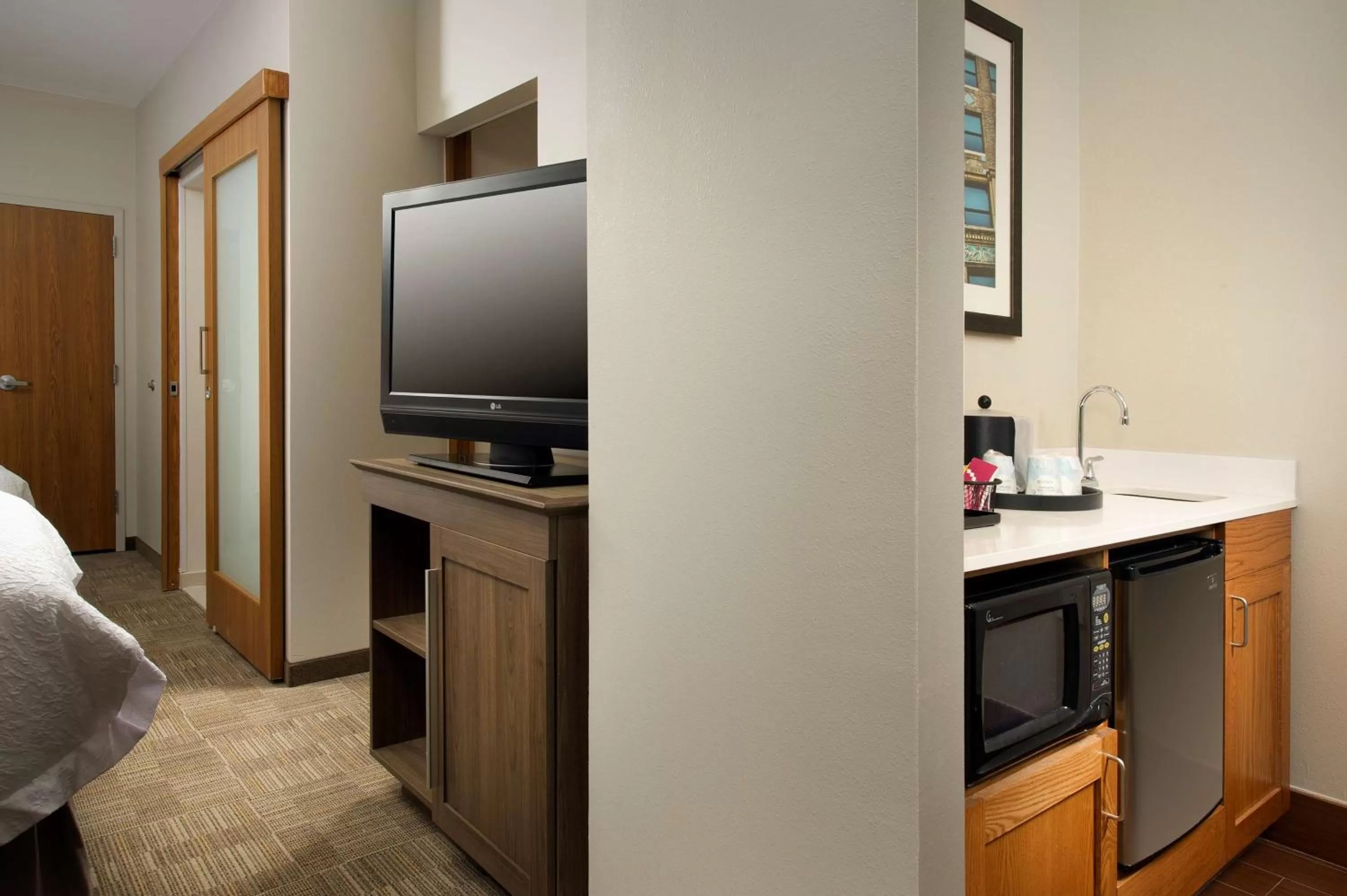 Kitchen or kitchenette, Bed in Hampton Inn & Suites San Antonio Northwest/Medical Center