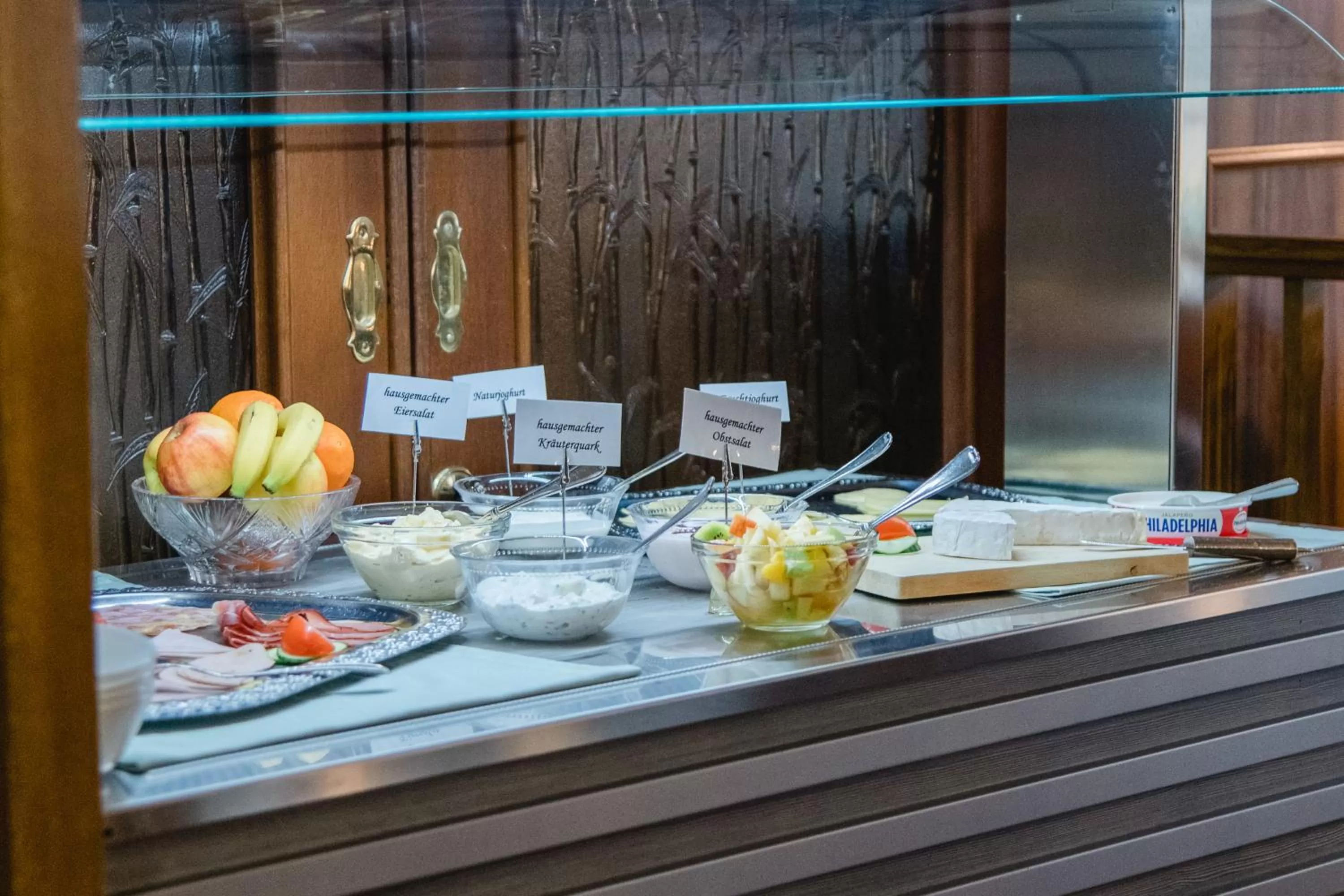 Buffet breakfast, Food in Hotel Müller