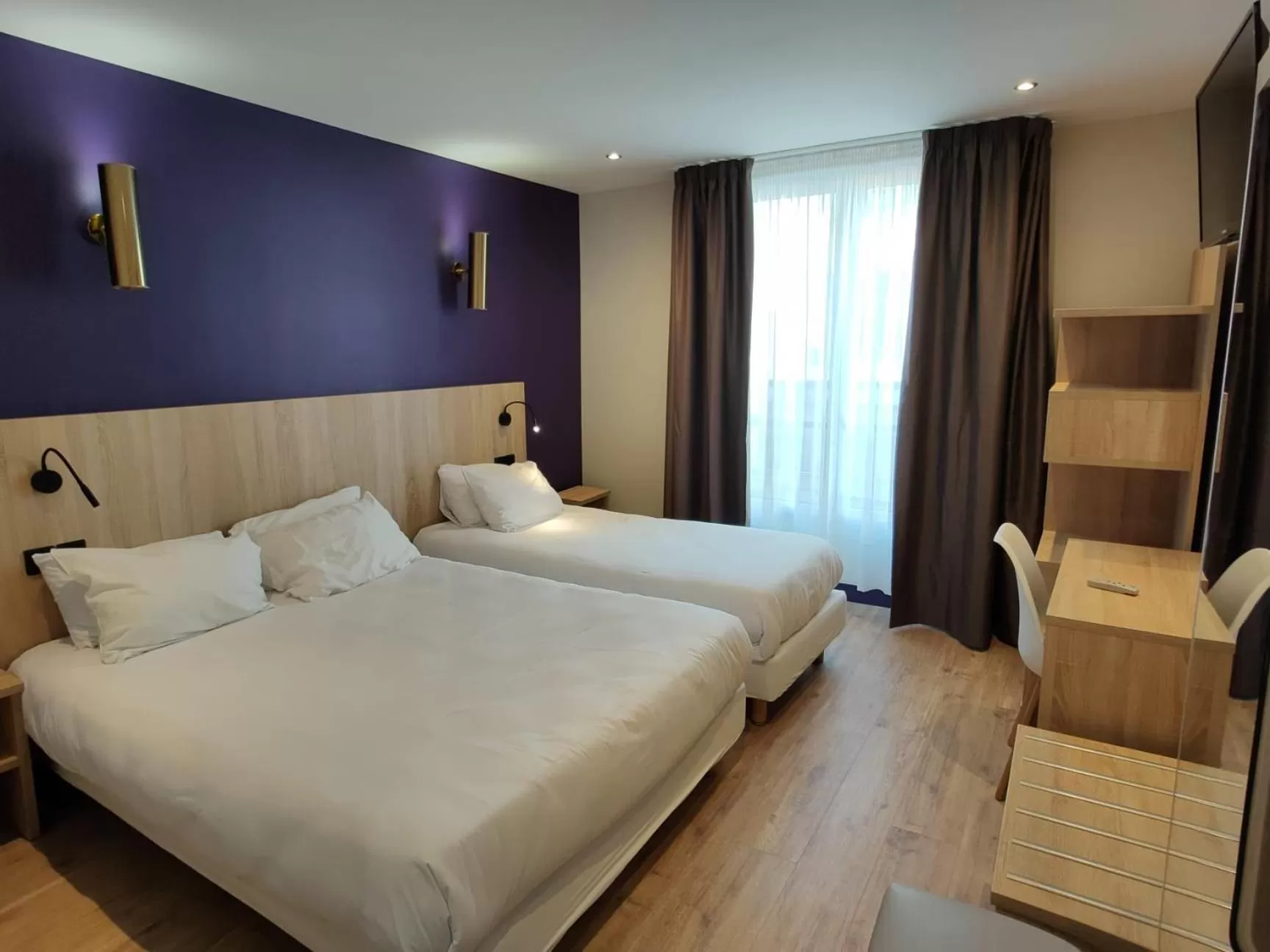 Triple Room in Hotel Modern Est