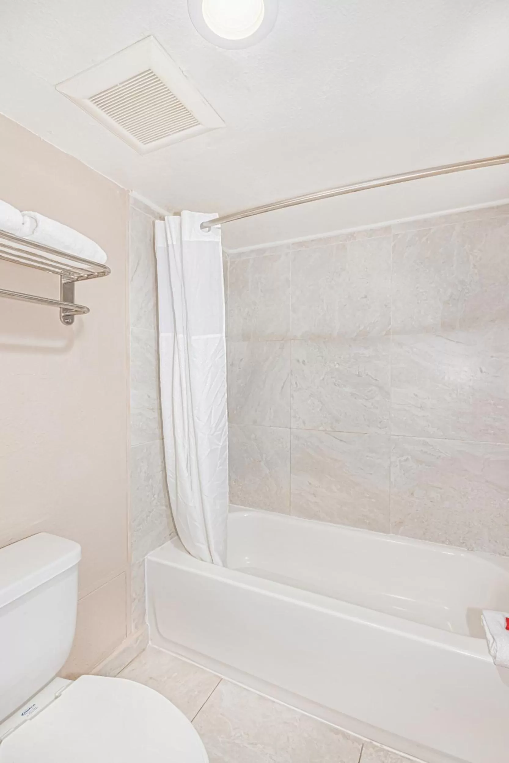 Shower in Casa Bella Inn & Suites Extended Stay