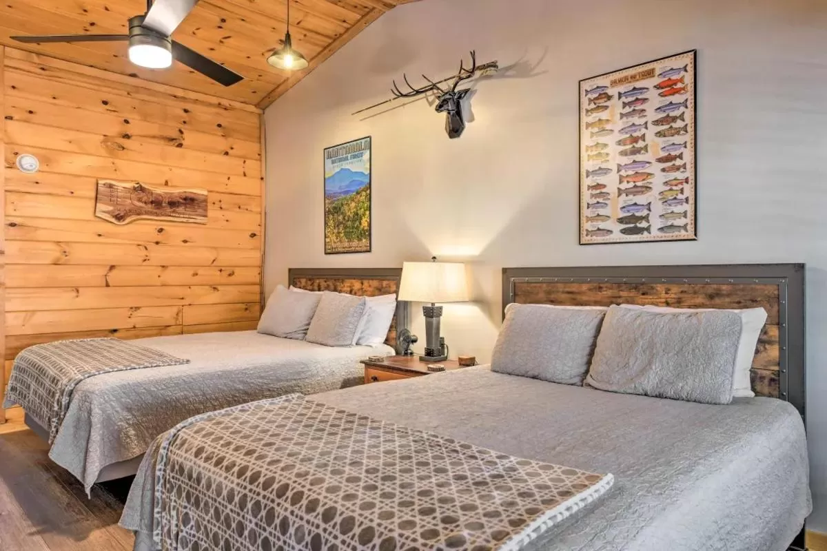 Bed in The Lodge Nantahala River