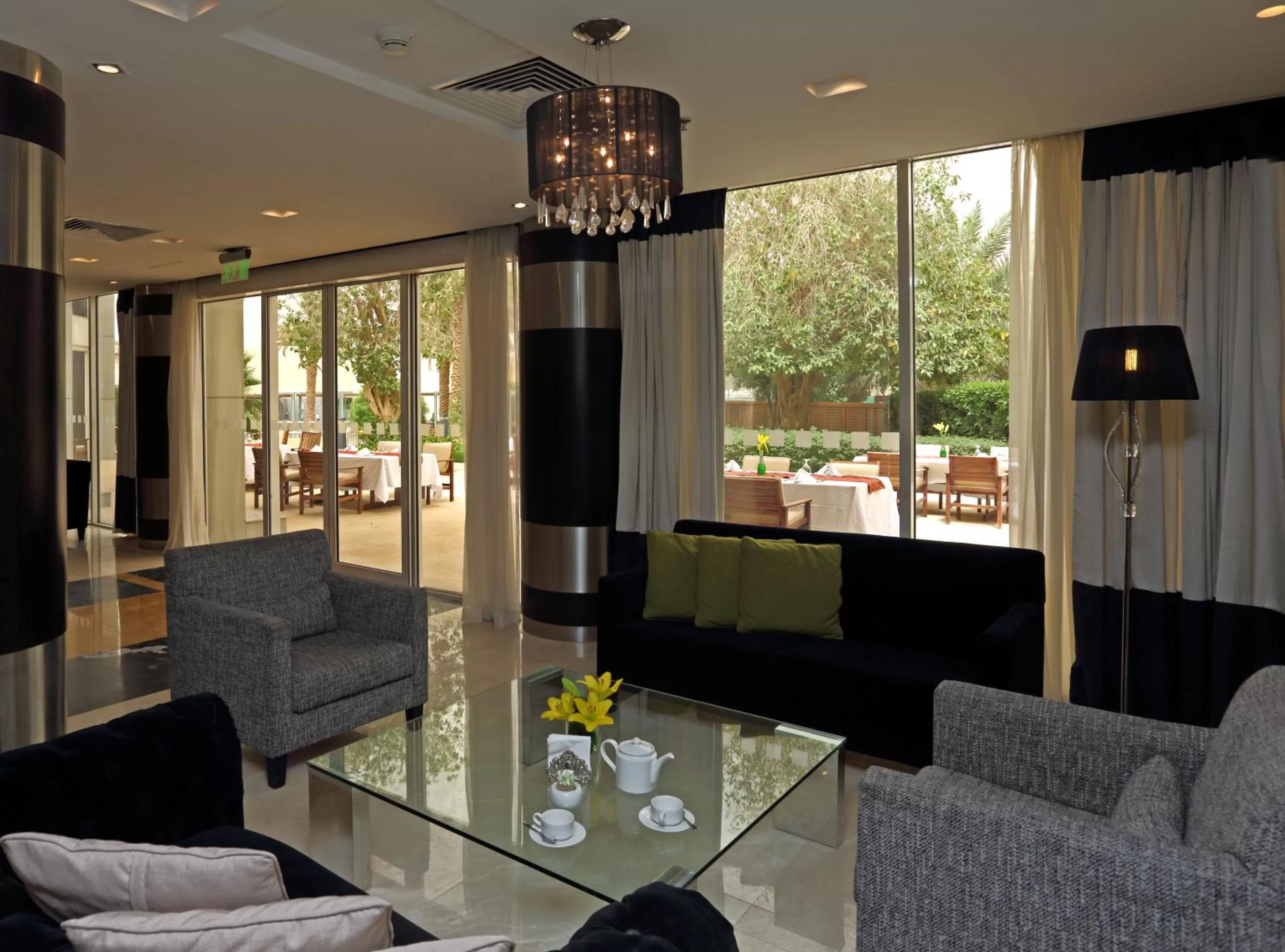 Lounge or bar in Holiday Inn Riyadh Izdihar by IHG