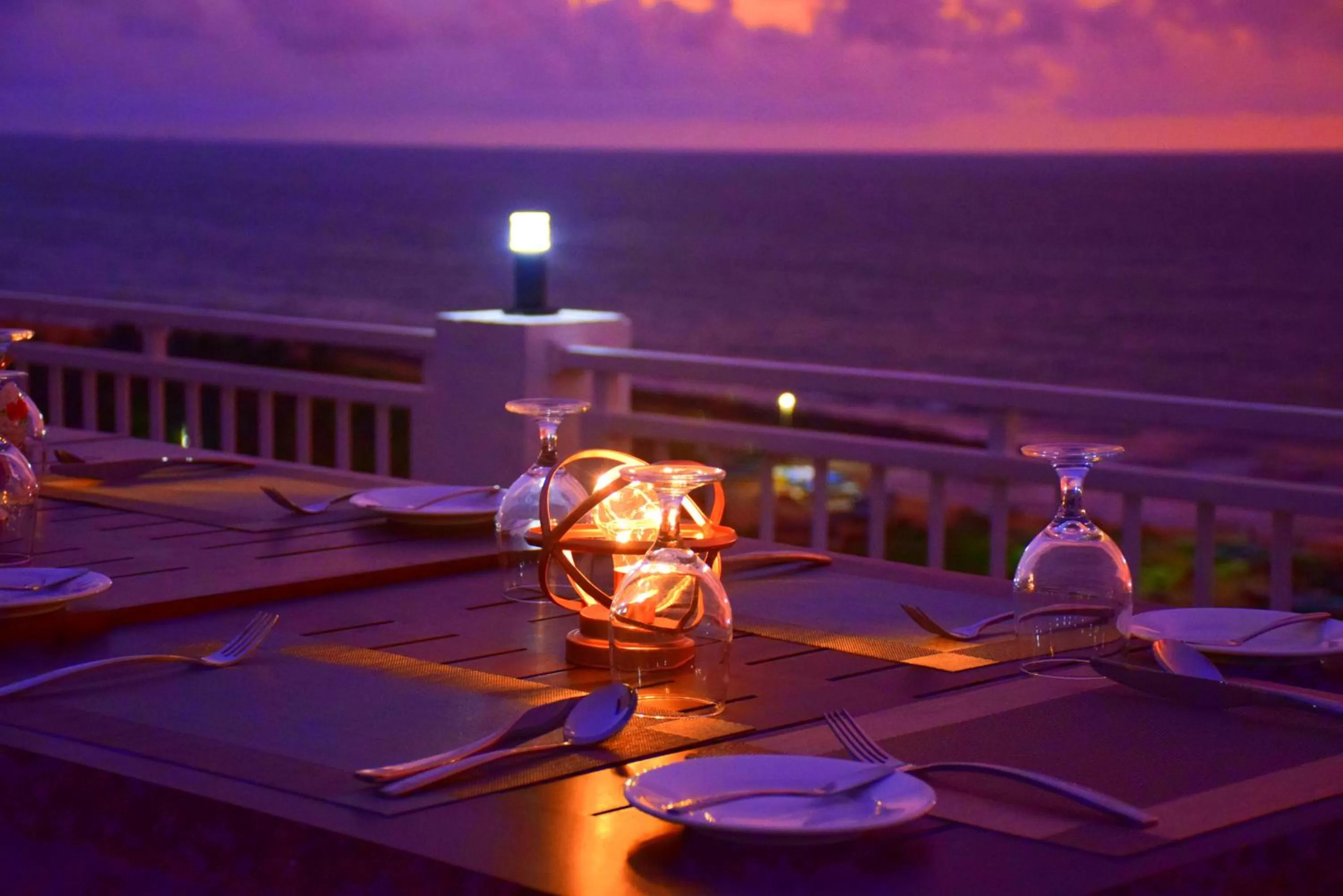 Restaurant/Places to Eat in Ruvisha Beach Hotel