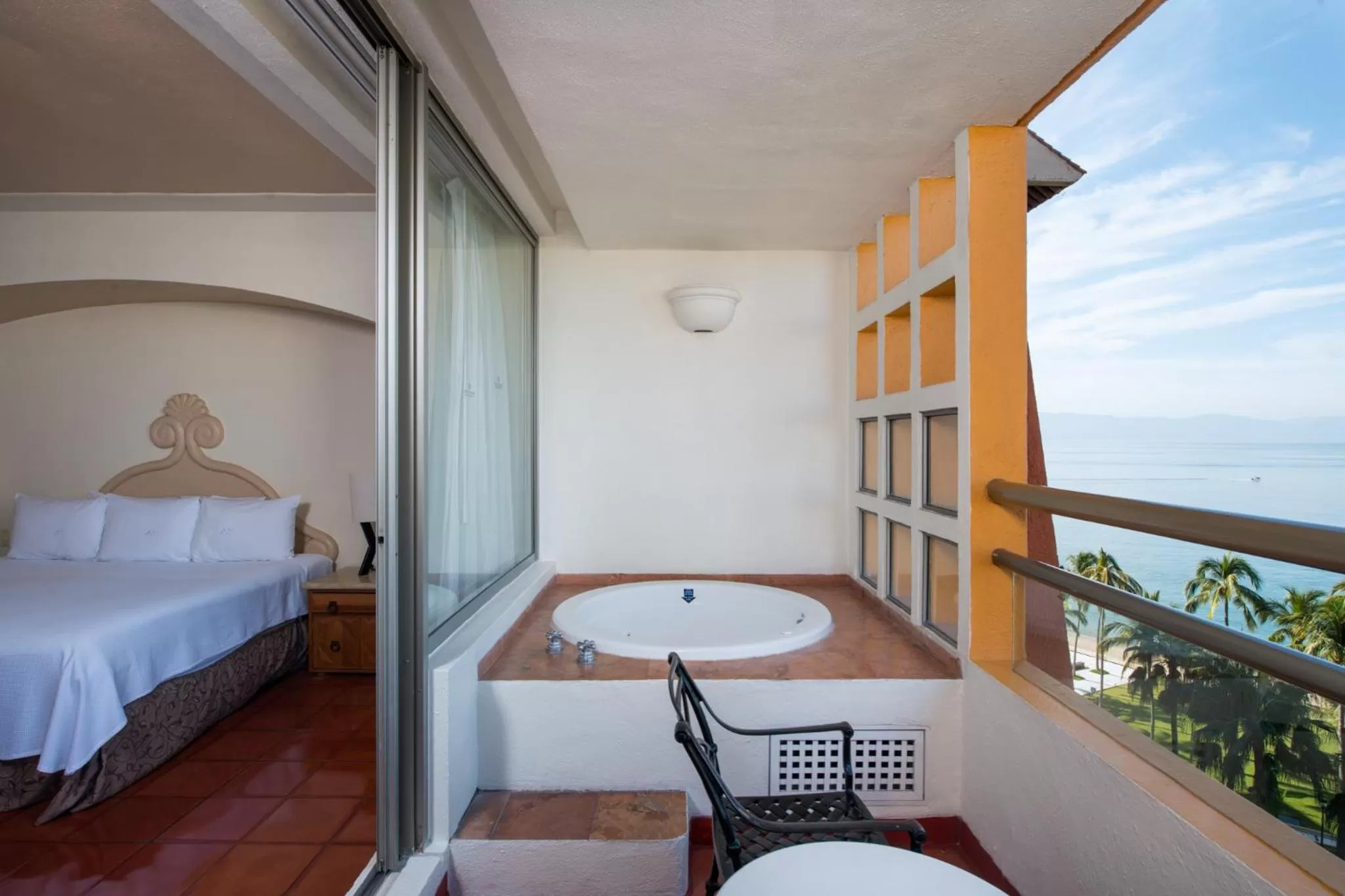 Studio King, Jetted Tub in Club Regina Puerto Vallarta